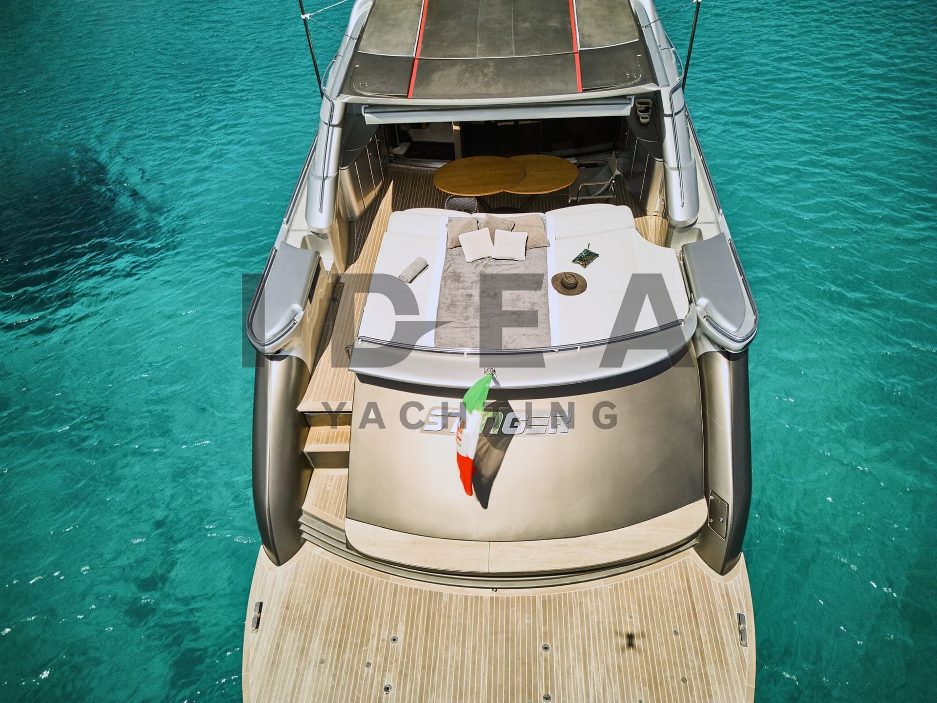 Pershing Pershing 76 - Deck View Pershing Pershing 76 - Deck View