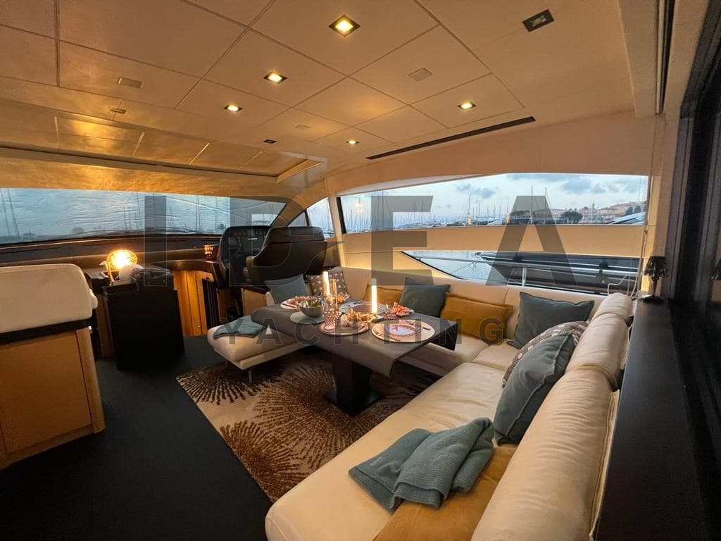 Pershing Pershing 64' - Deck View Pershing Pershing 64' - Deck View