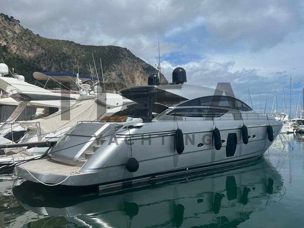 Pershing Pershing 64' - Detail View 1 Pershing Pershing 64' - Detail View 1