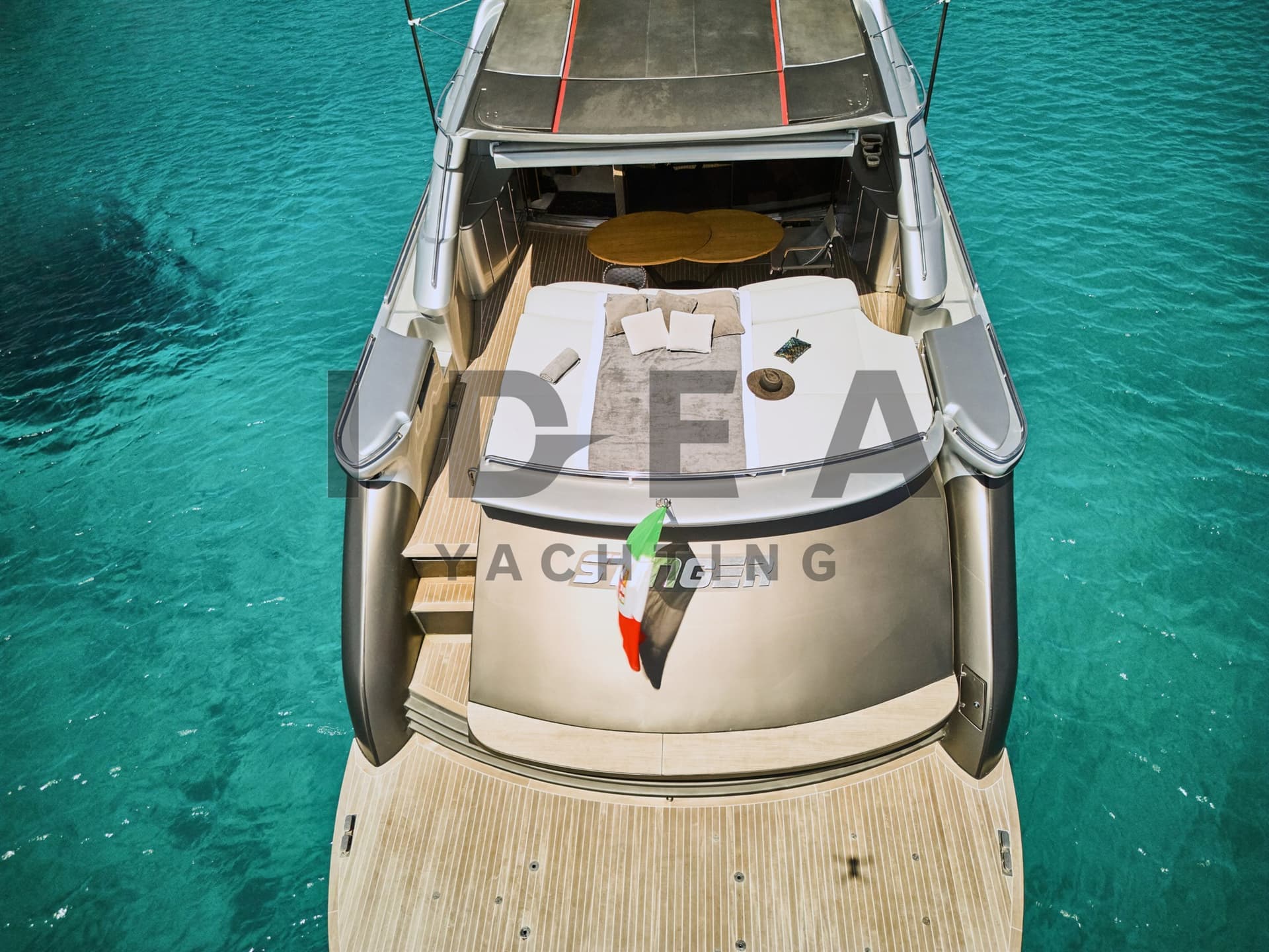 Pershing Pershing 76 - Deck View Pershing Pershing 76 - Deck View