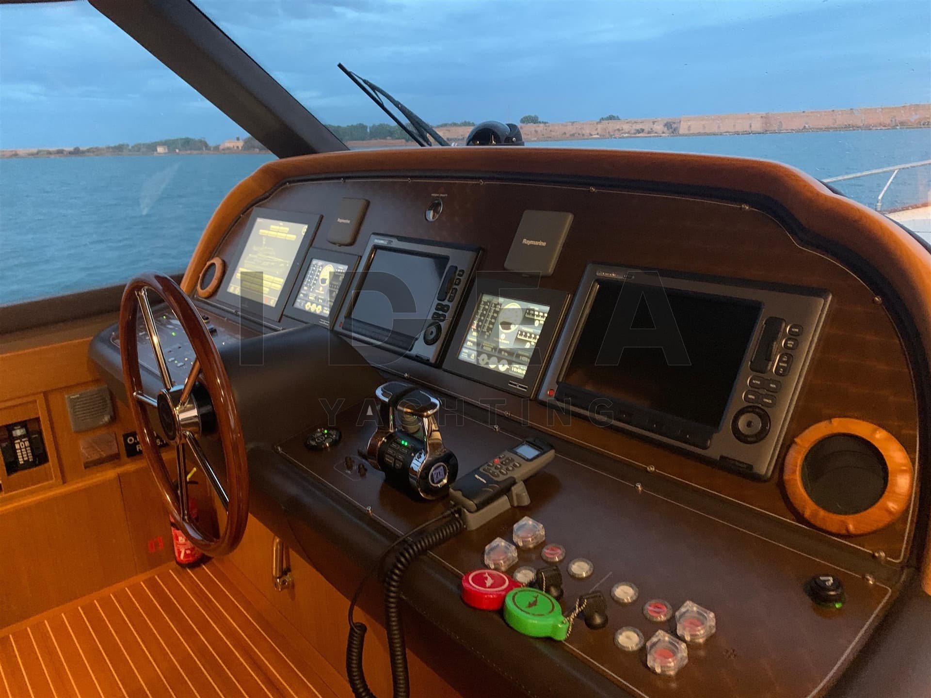 Mochi Craft Dolphin 74 Cruiser gebraucht - Detail 2