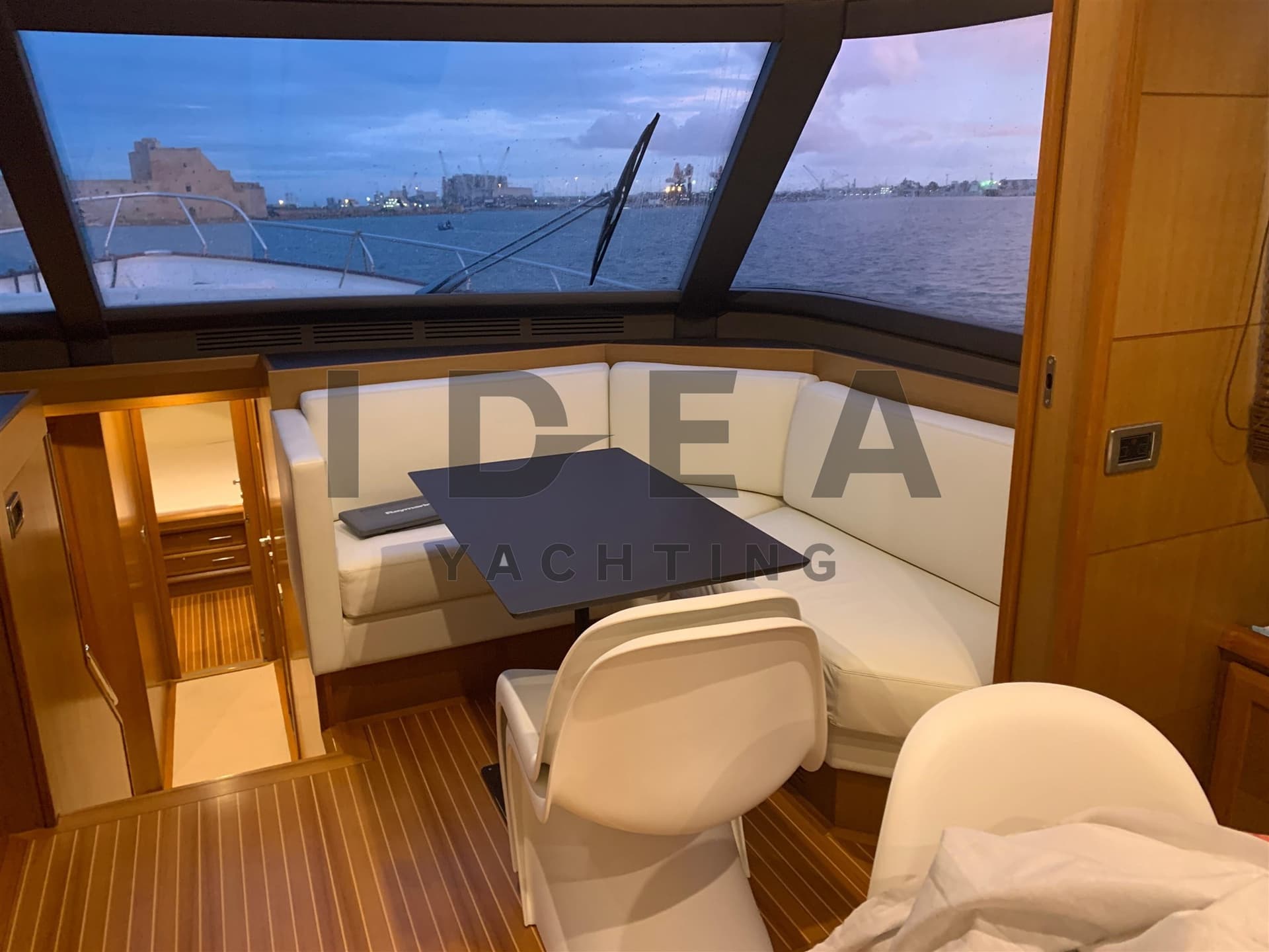 Mochi Craft Dolphin 74 Cruiser - Deck View Mochi Craft Dolphin 74 Cruiser - Deck View