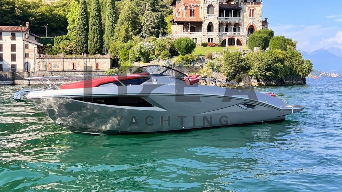 Cranchi E30 Endurance - Detail View 1 Cranchi E30 Endurance - Detail View 1