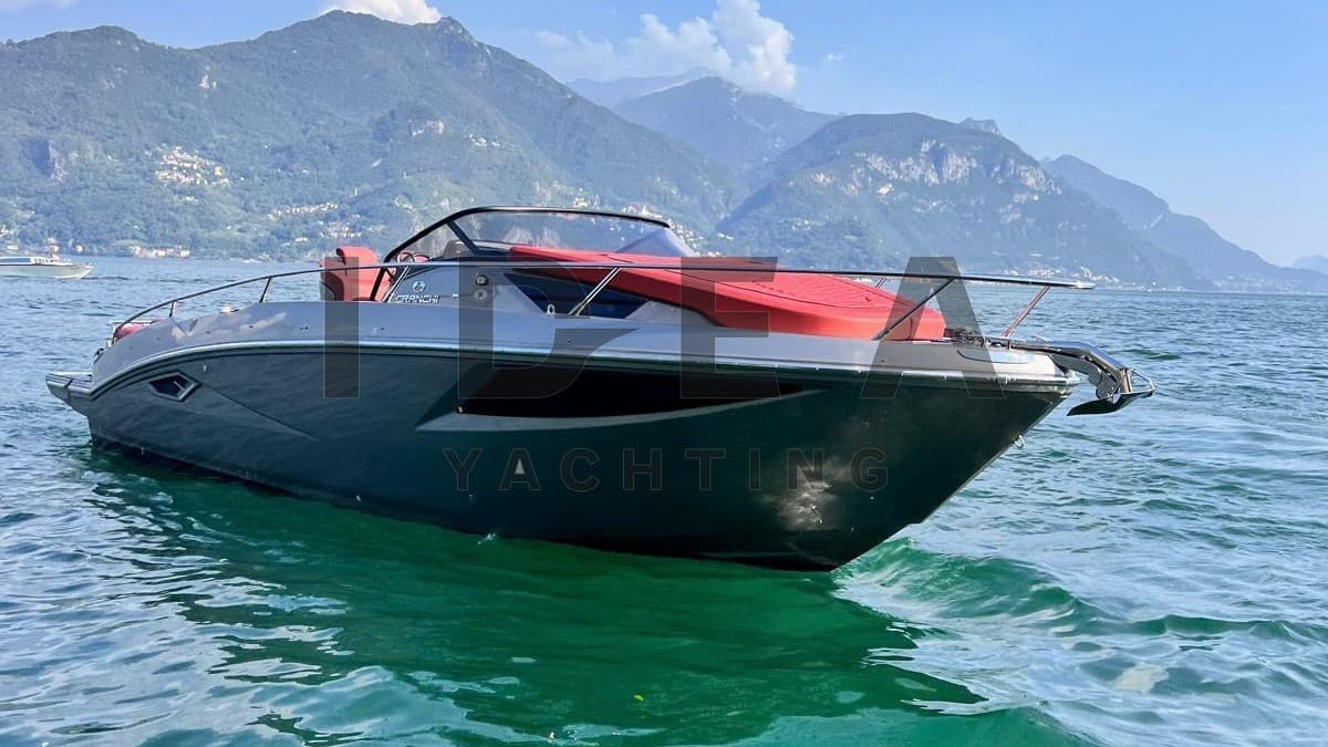 Cranchi E30 Endurance - Interior View Cranchi E30 Endurance - Interior View