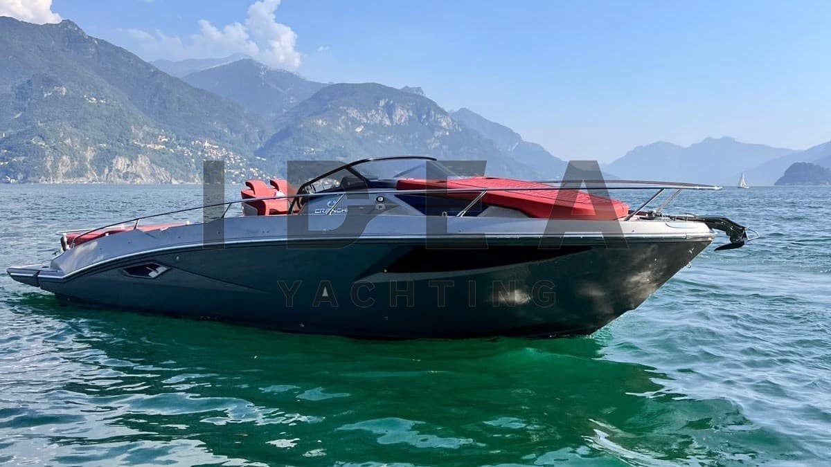 Cranchi E30 Endurance - Main View Cranchi E30 Endurance - Main View