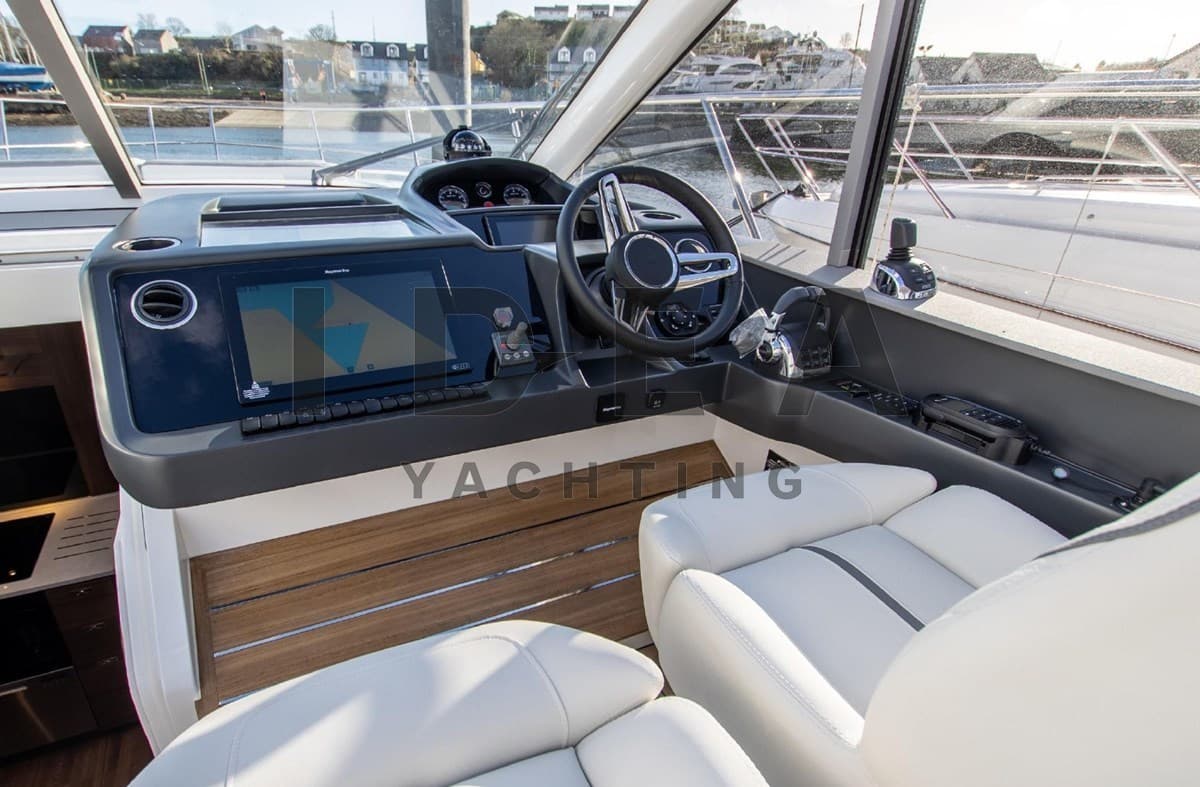 Princess Yachts V50 - Deck View Princess Yachts V50 - Deck View