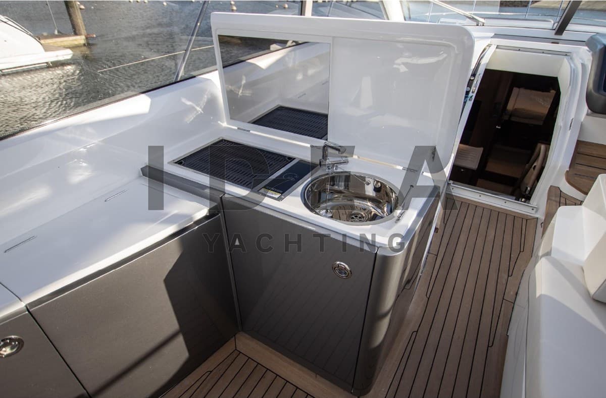 Princess Yachts V50 used - hero image 6