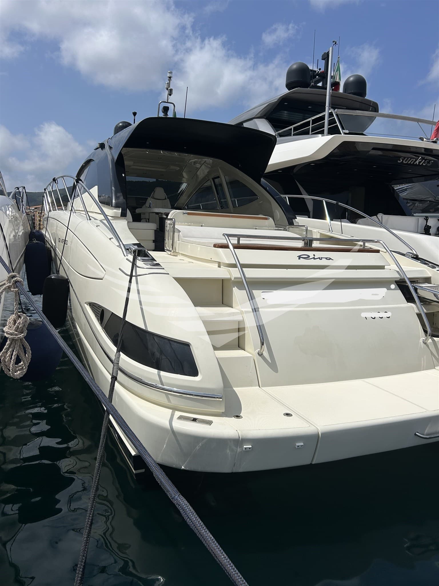 Riva 63 Vertigo - Detail View 1 Riva 63 Vertigo - Detail View 1