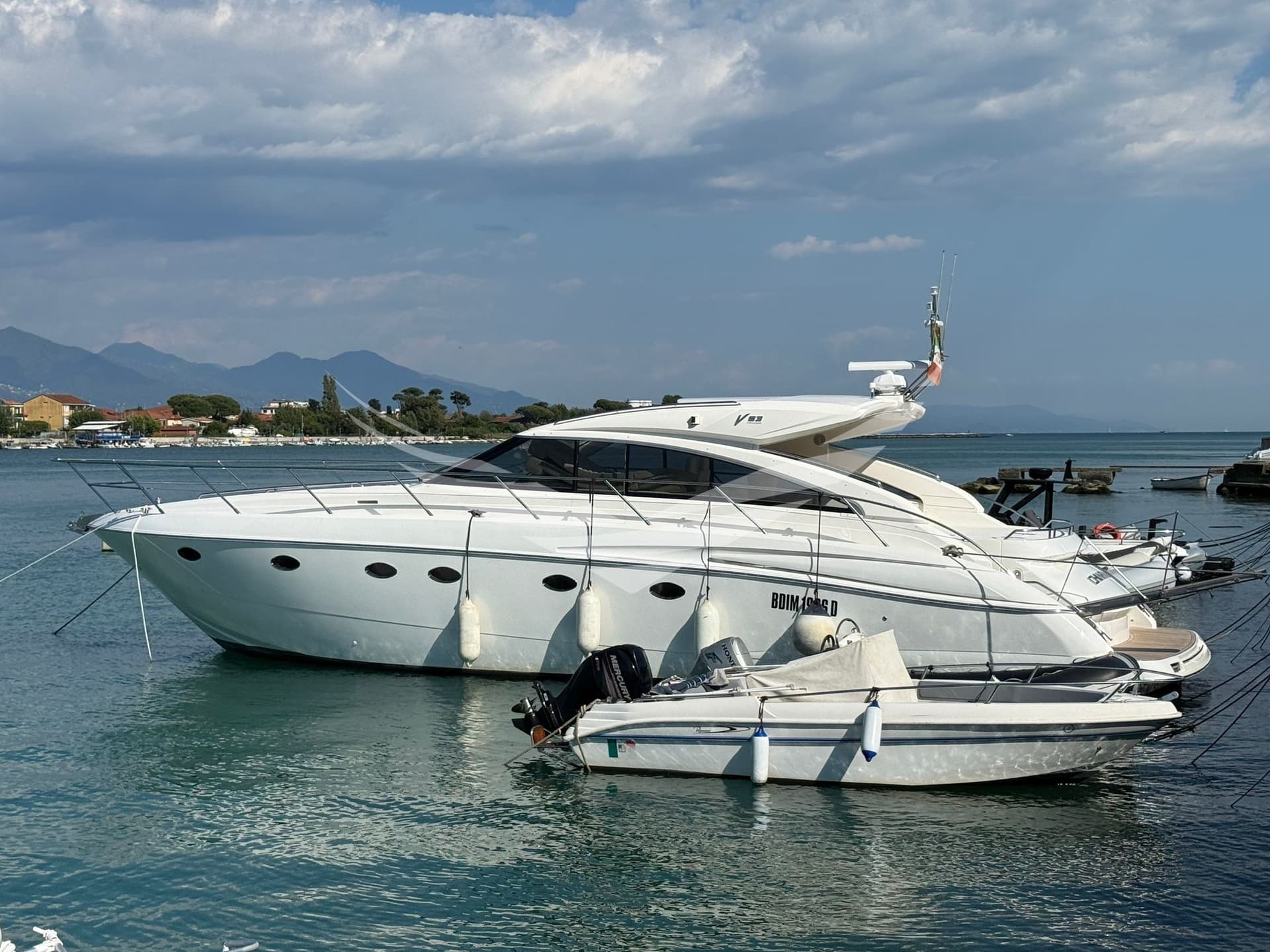 Princess Yachts V 53 usato - vista principale
