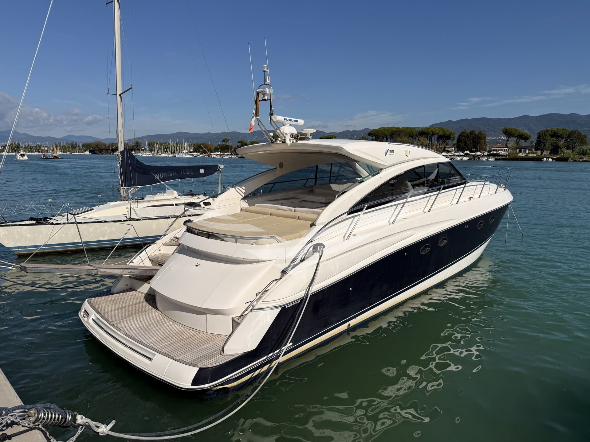 Princess Yachts V 53 - Deck View Princess Yachts V 53 - Deck View