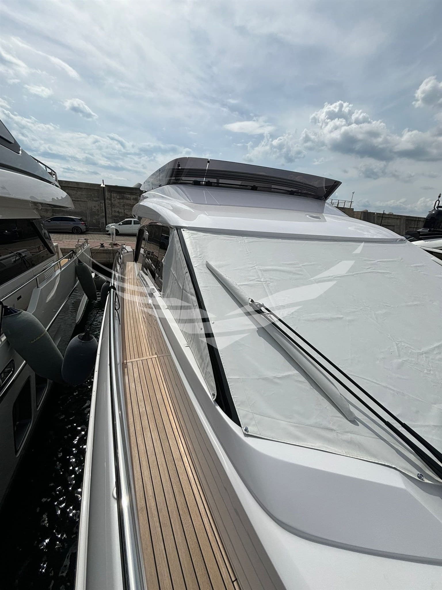 Ferretti 670 - Deck View Ferretti 670 - Deck View