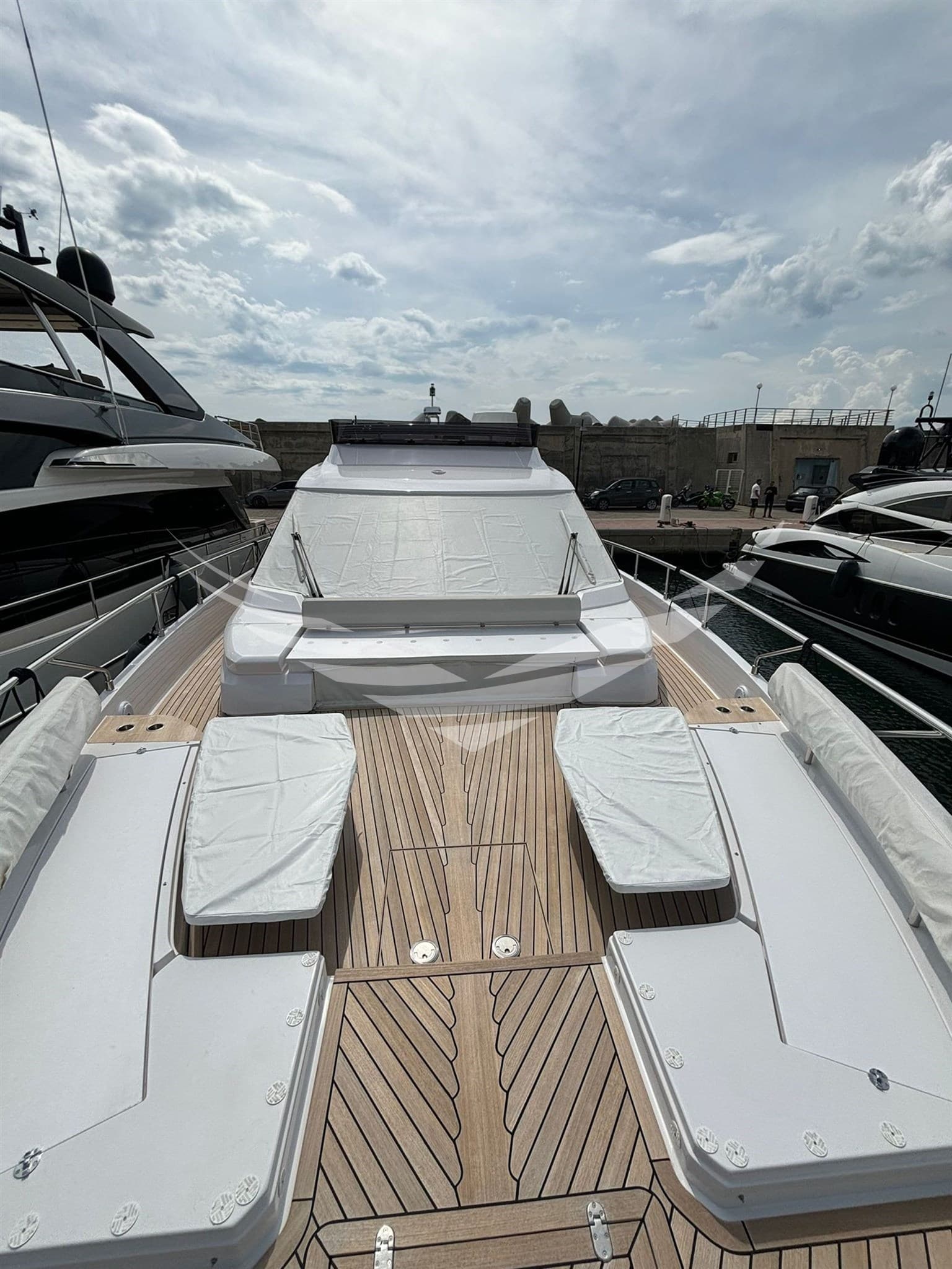 Ferretti 670 - Interior View Ferretti 670 - Interior View