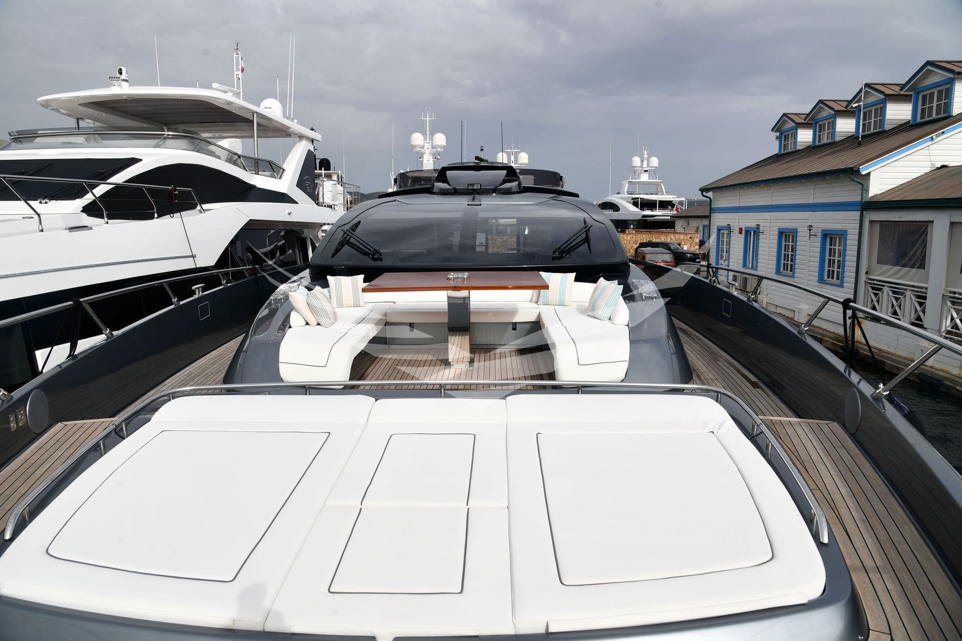 Riva 88 Folgore - Interior View Riva 88 Folgore - Interior View