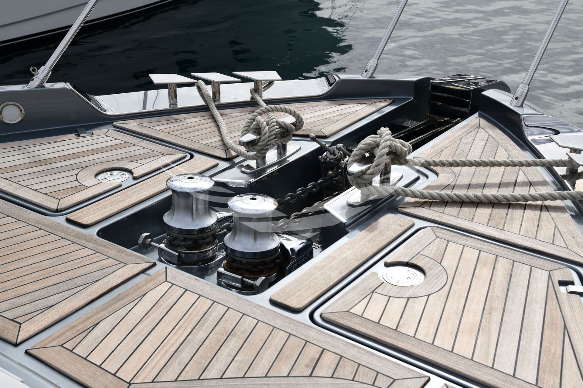 Riva 88 Folgore - Deck View Riva 88 Folgore - Deck View