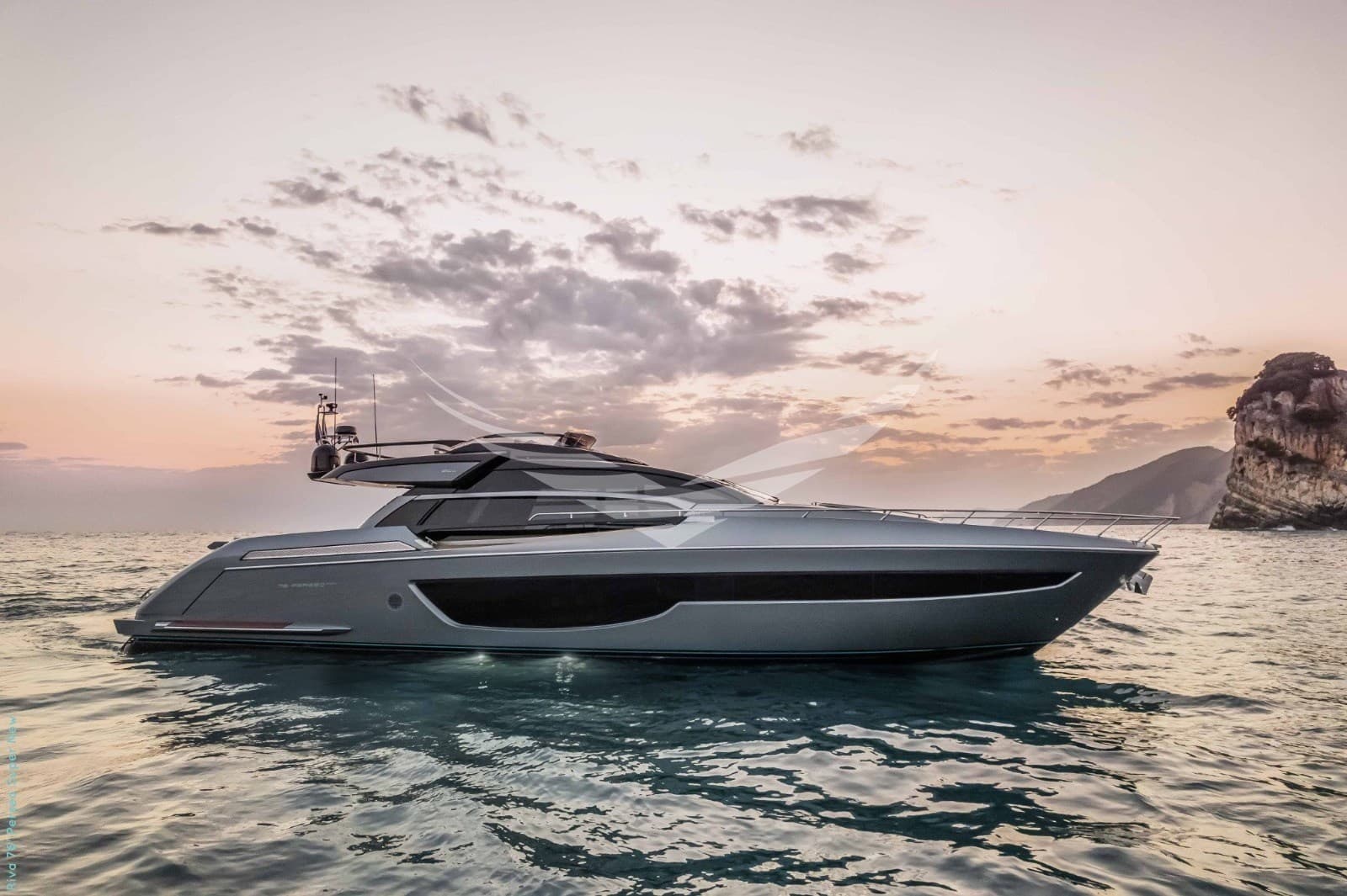 Riva 76 Perseo Super gebraucht - Detail 1