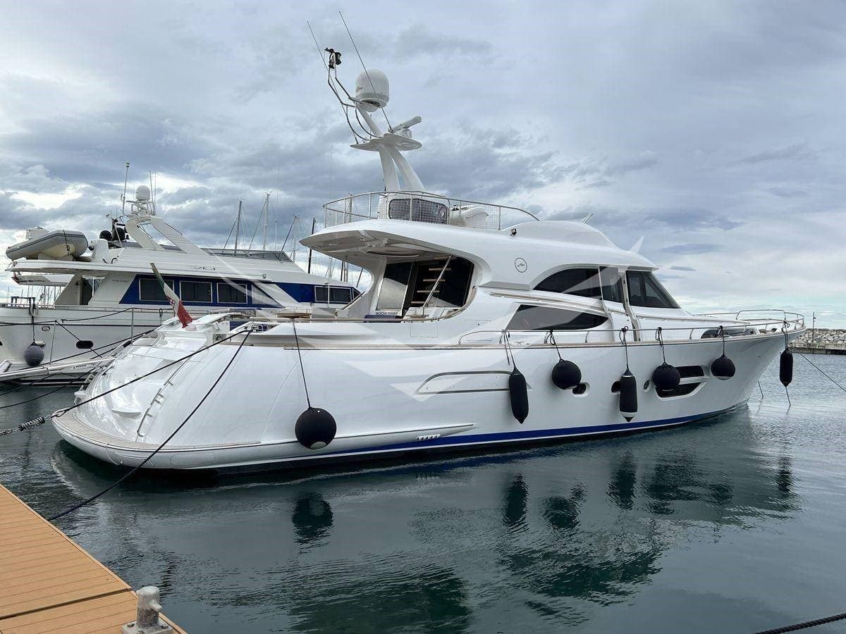 Mochi Craft 74 Dolphin used - main view