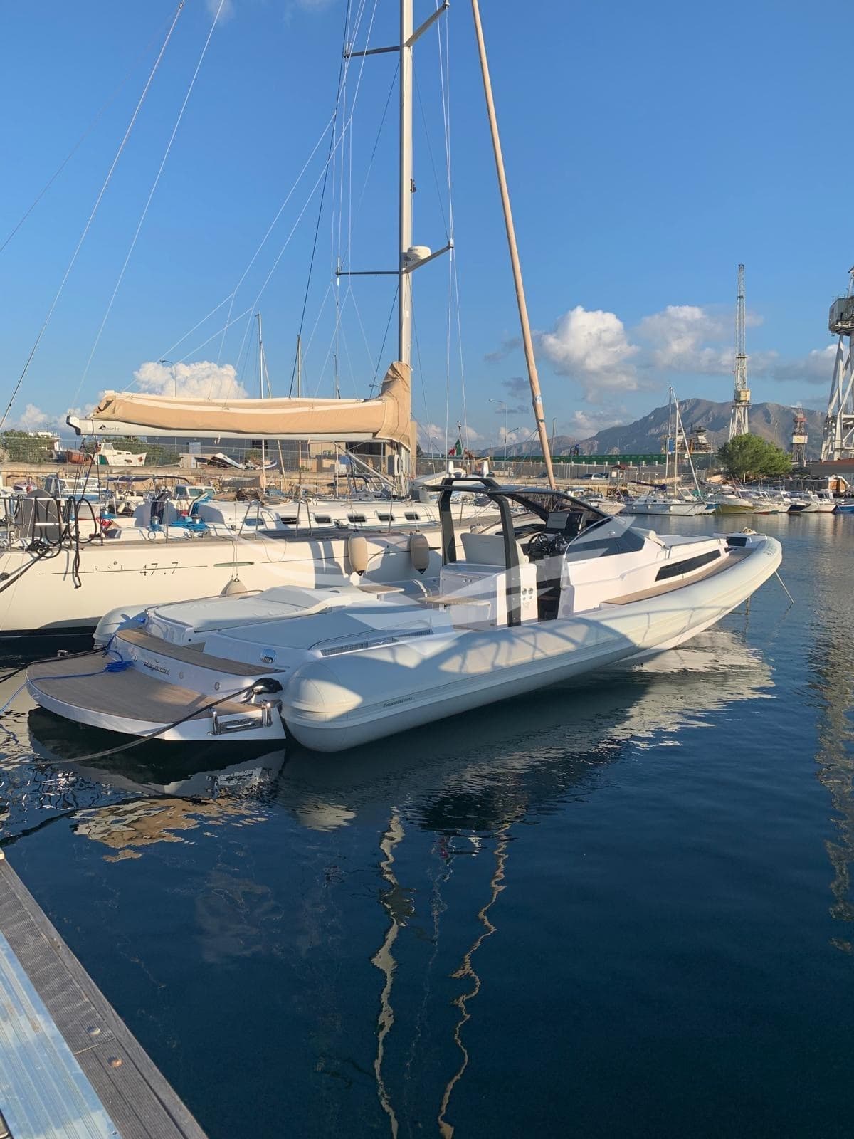 Magazzù Mx-13 Gran Coupè - Deck View Magazzù Mx-13 Gran Coupè - Deck View