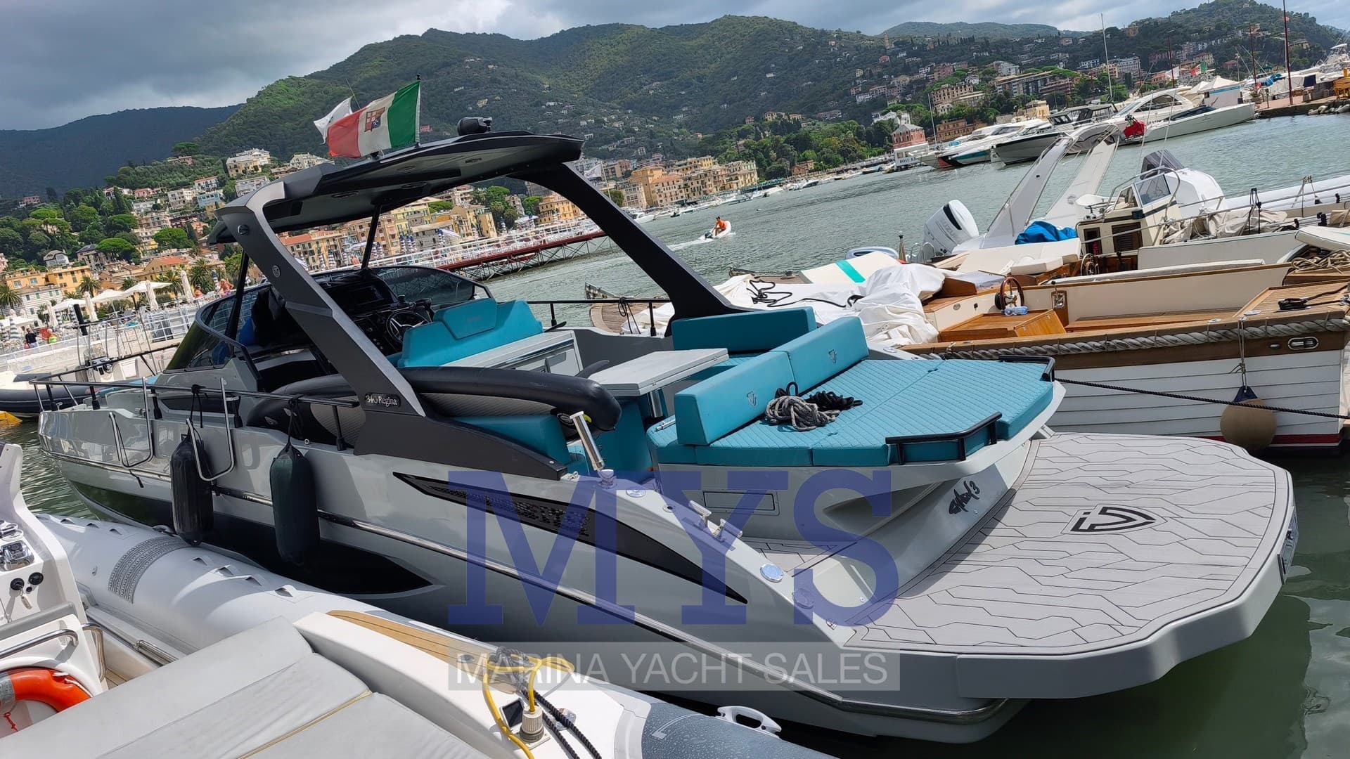 FIM 340 Regina - Detail View 1 FIM 340 Regina - Detail View 1