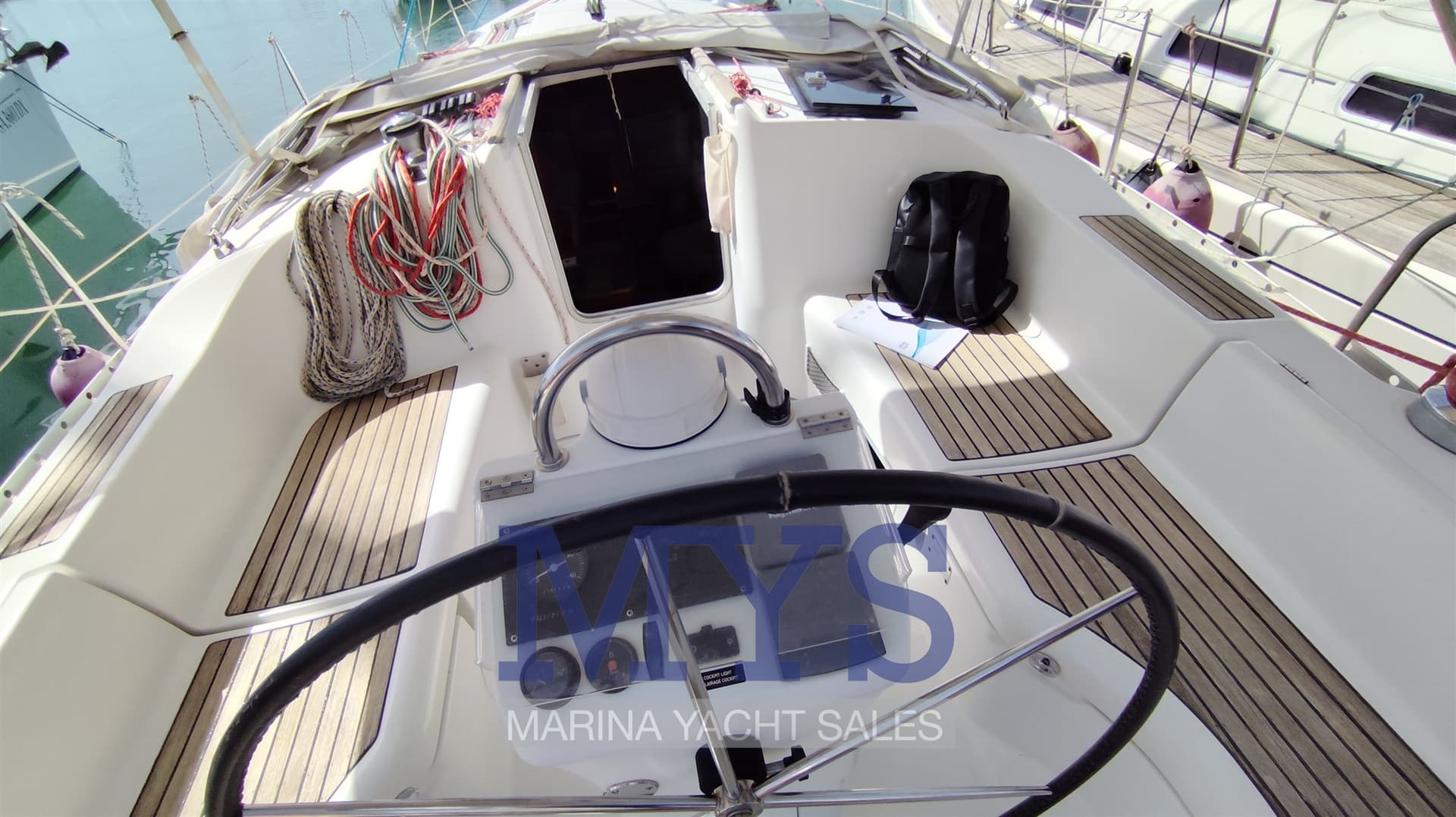 Beneteau Oceanis 361 Clipper - Deck View Beneteau Oceanis 361 Clipper - Deck View