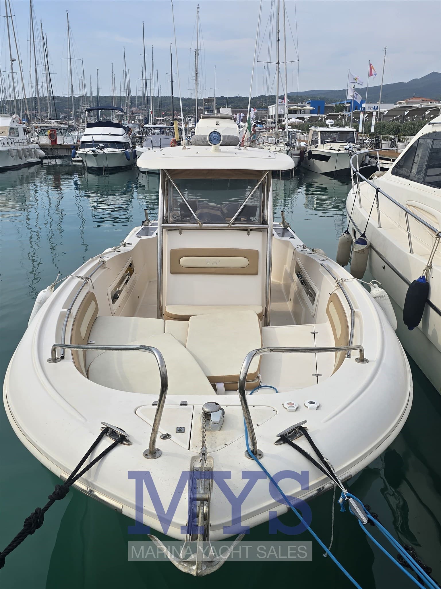 Ranieri 32 - Detail View 1 Ranieri 32 - Detail View 1