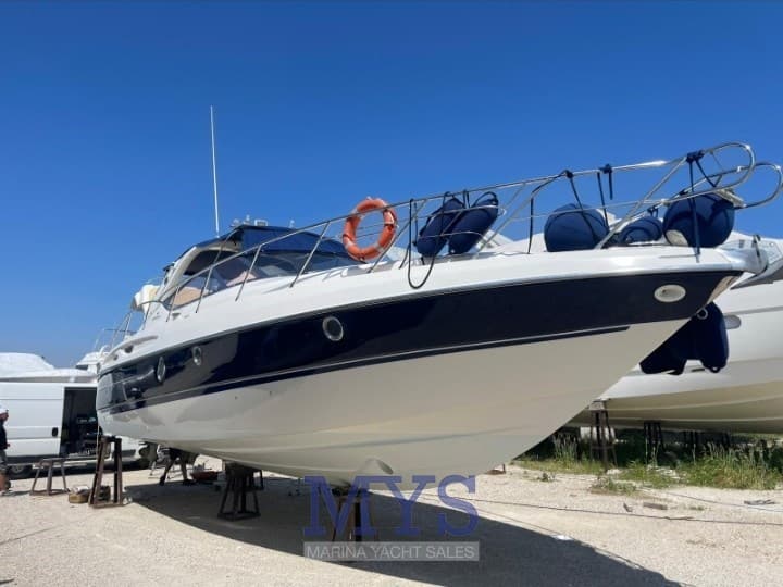 Cranchi Endurance 41 - Deck View Cranchi Endurance 41 - Deck View