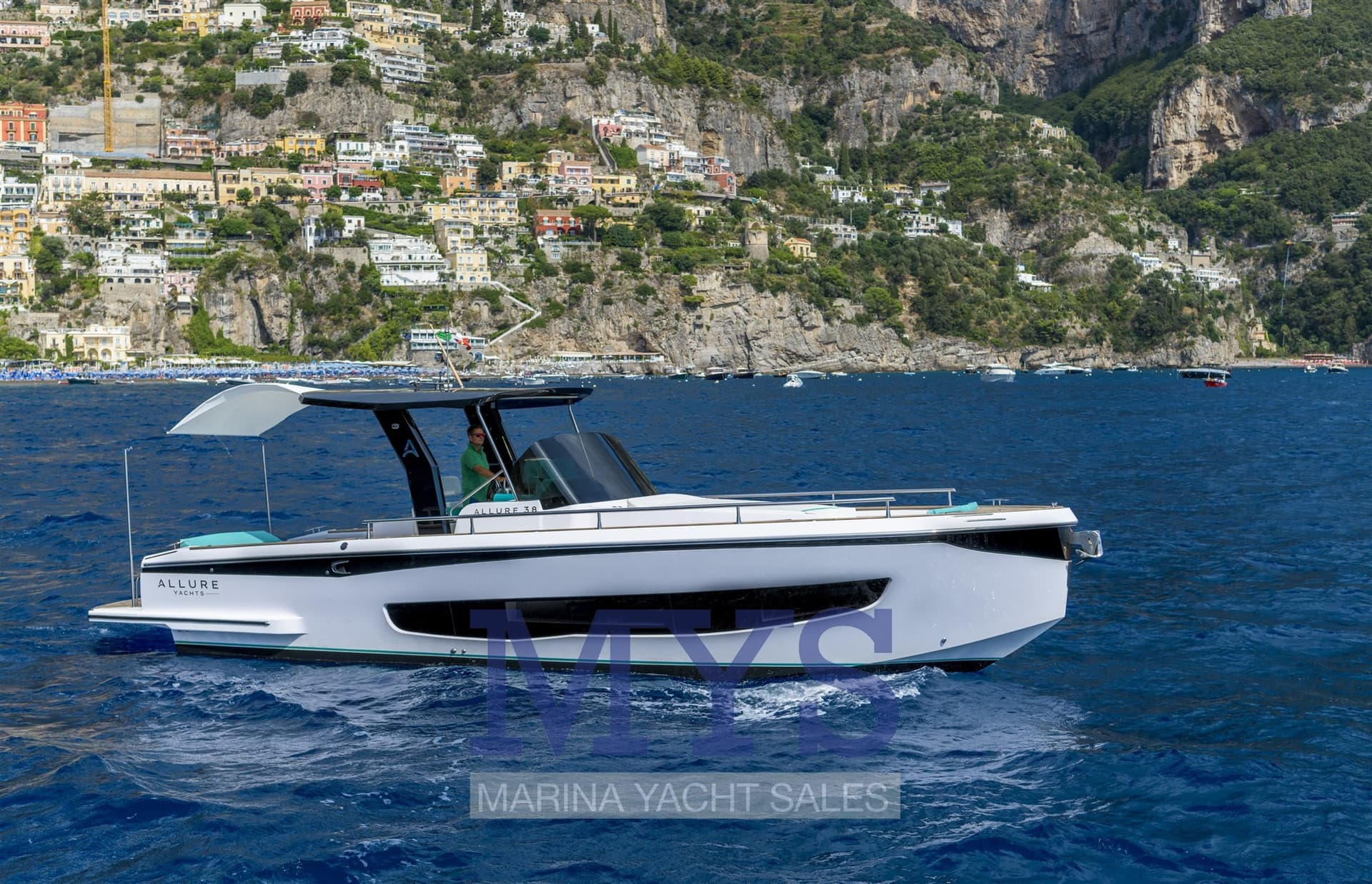 Italyure 38 - Interior View Italyure 38 - Interior View