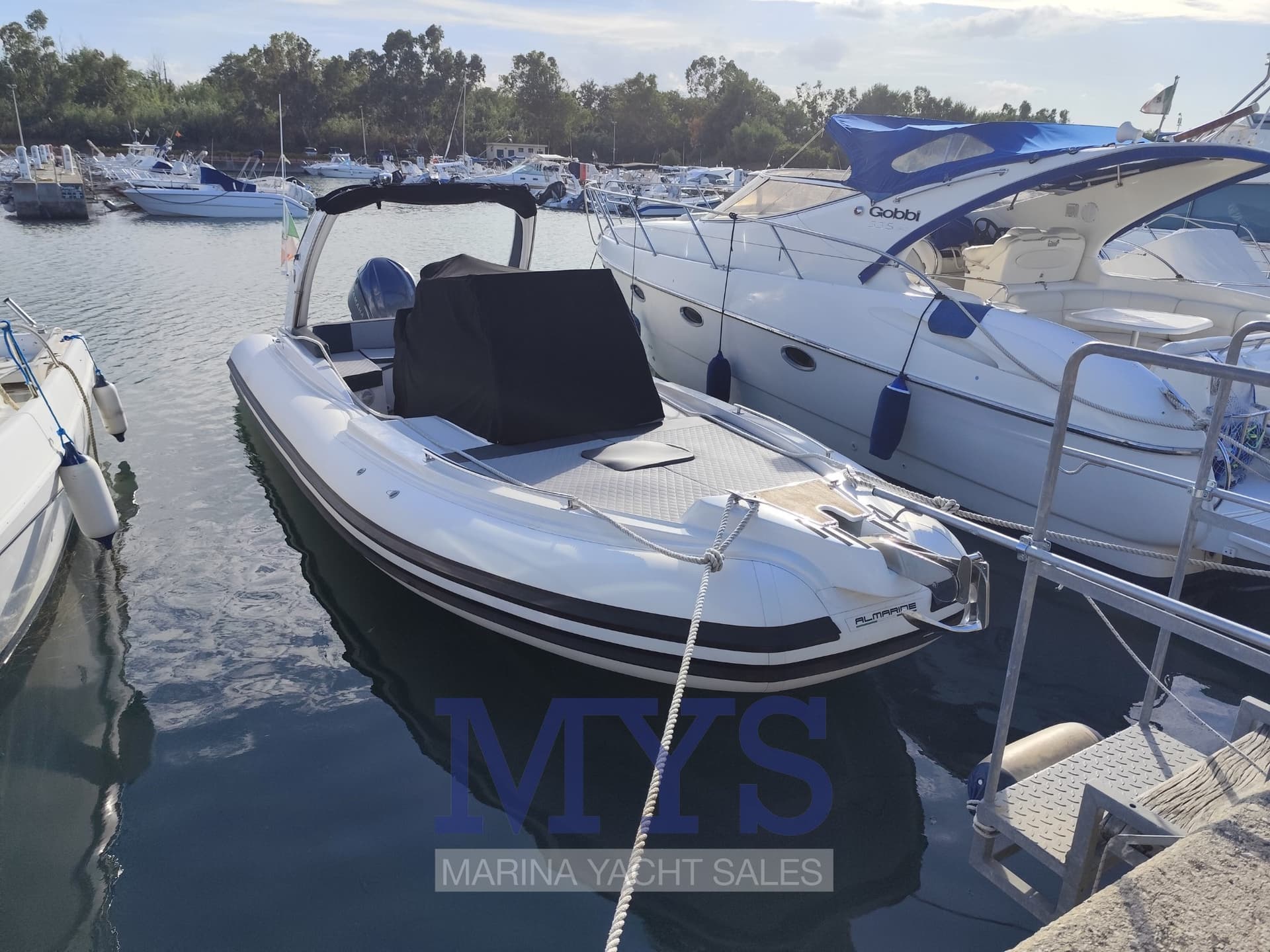 Almarine Maxi Rib Almar 820 S - Detail View 1 Almarine Maxi Rib Almar 820 S - Detail View 1