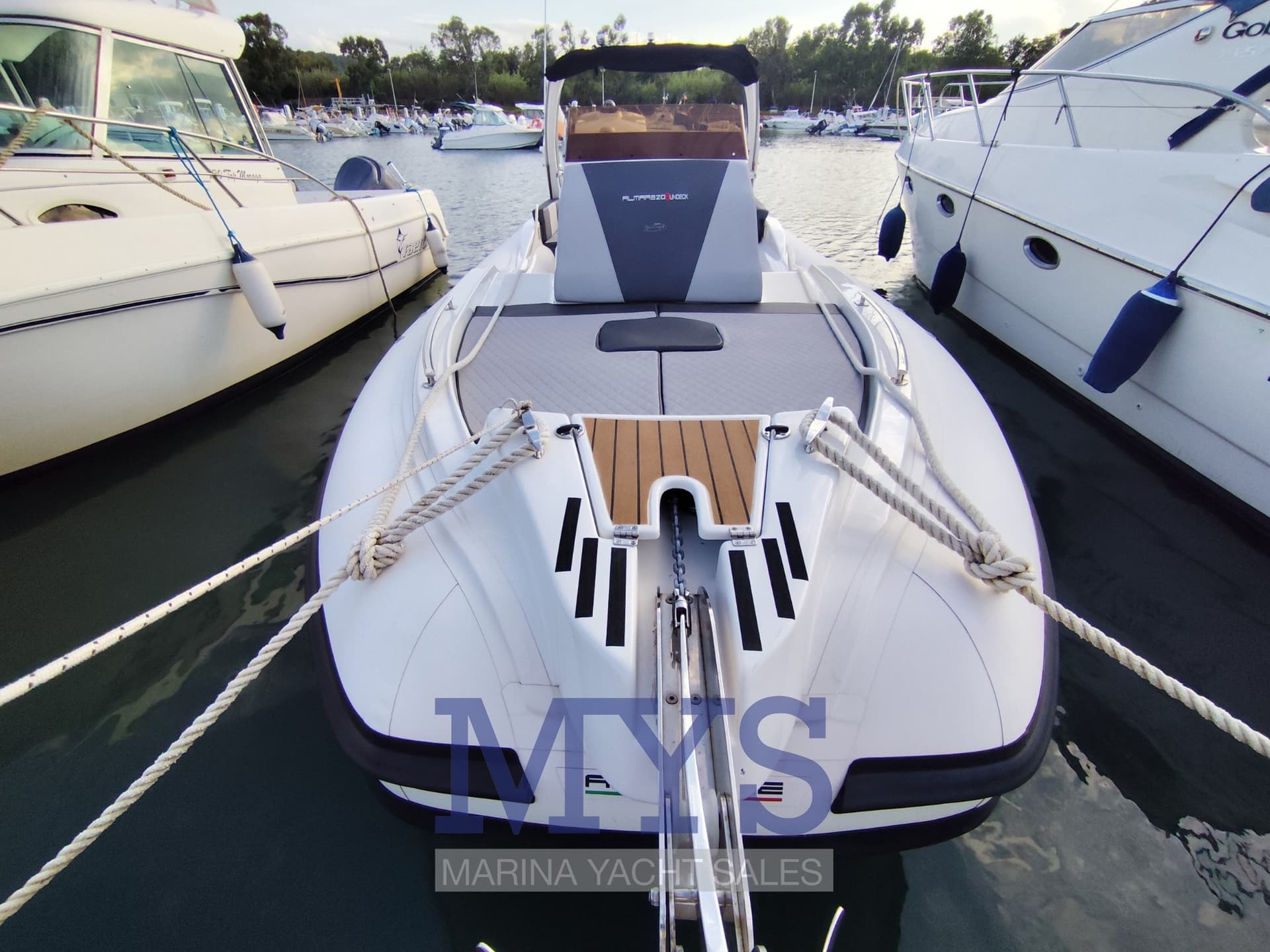 Almarine Maxi Rib Almar 820 S - Interior View Almarine Maxi Rib Almar 820 S - Interior View