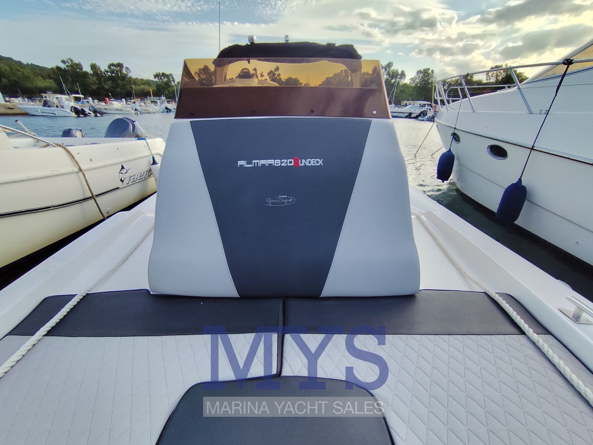 Almarine Maxi Rib Almar 820 S - Deck View Almarine Maxi Rib Almar 820 S - Deck View