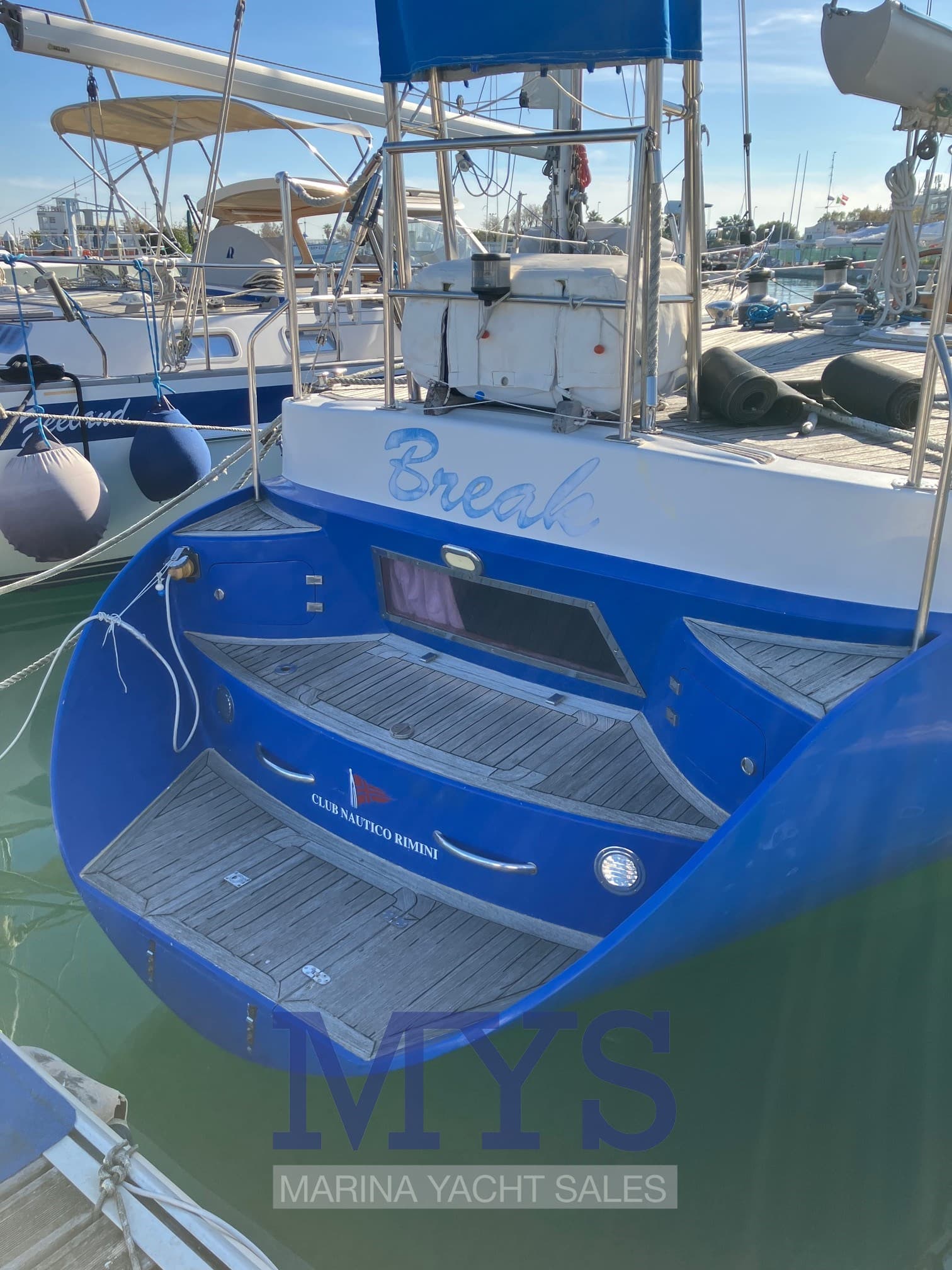 VelMare Vagabond 47 - Deck View VelMare Vagabond 47 - Deck View