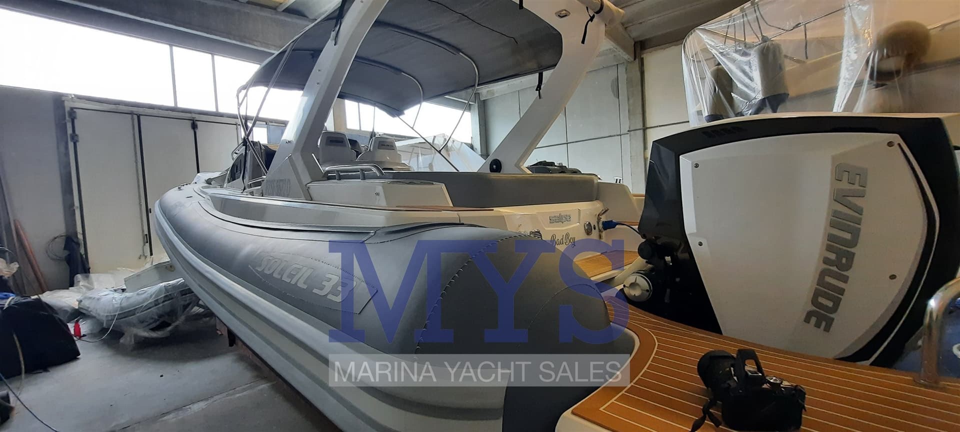 Salpa Soleil 33 - Deck View Salpa Soleil 33 - Deck View