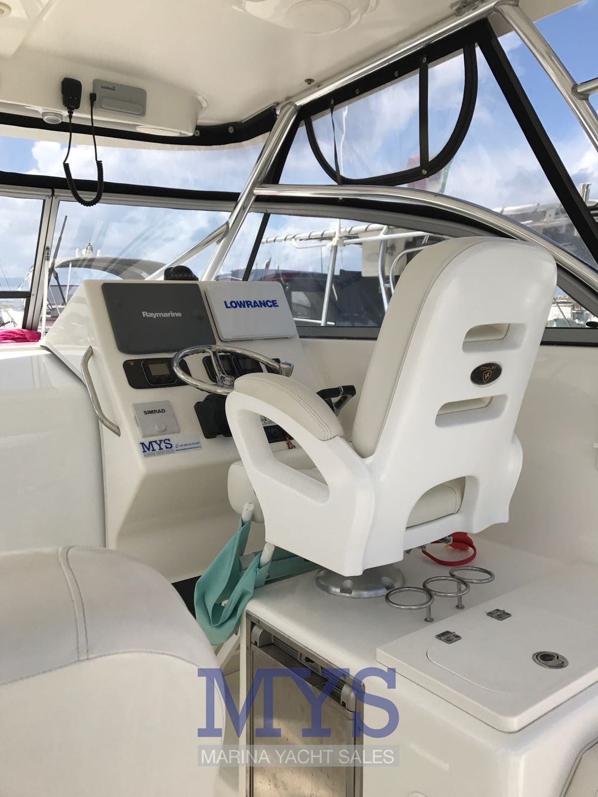 Century 2900 Express - Deck View Century 2900 Express - Deck View