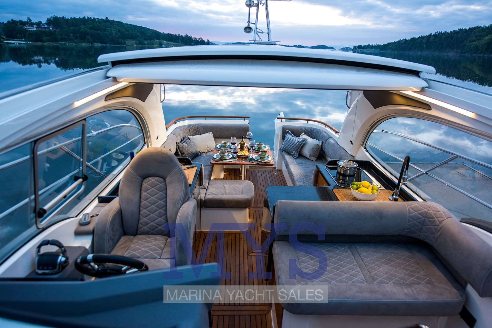 Marex 360 Cabriolet Cruiser usato - foto hero 9
