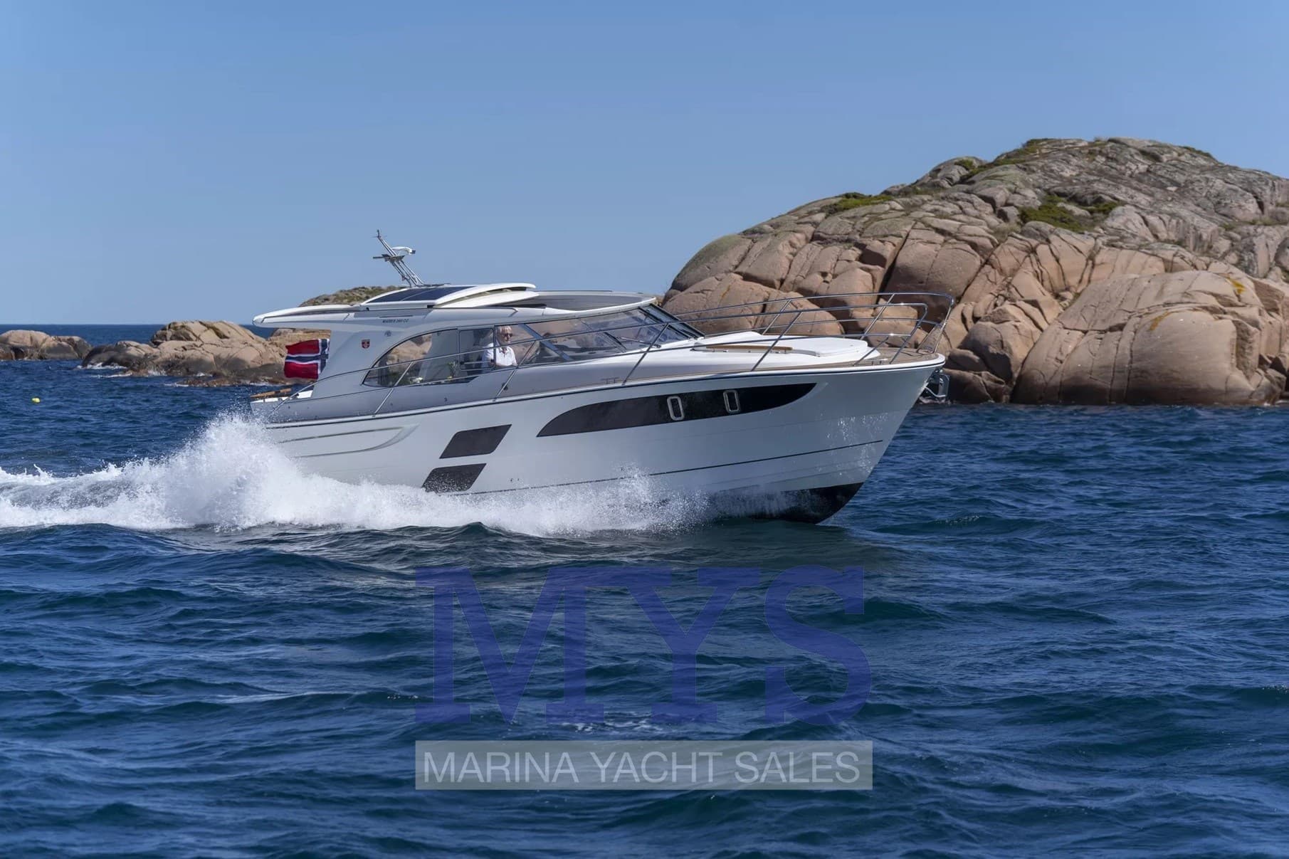 Marex 360 Cabriolet Cruiser - Detail View 1 Marex 360 Cabriolet Cruiser - Detail View 1