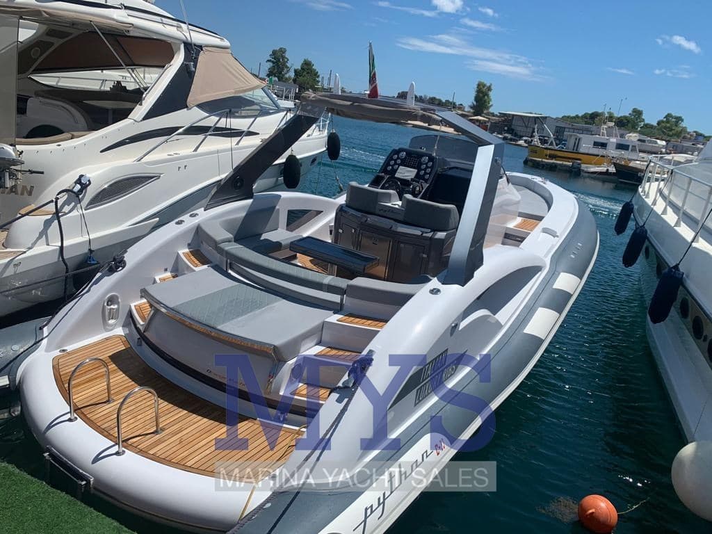 Python Yacht C 33 - Interior View Python Yacht C 33 - Interior View