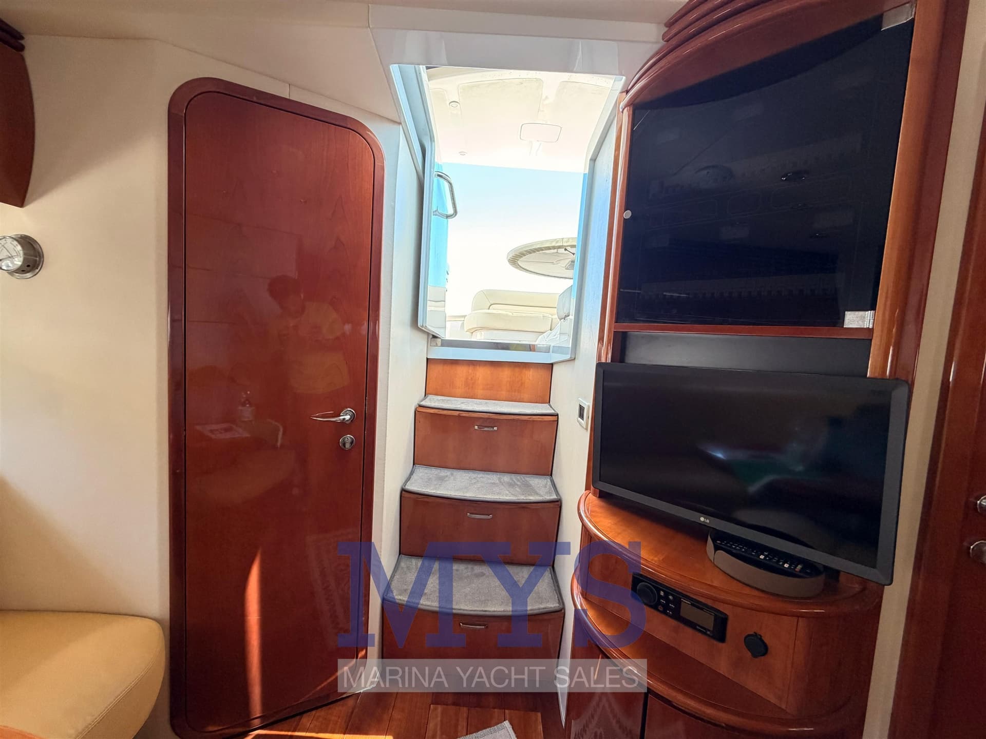 Pershing Pershing 43' used - hero image 17