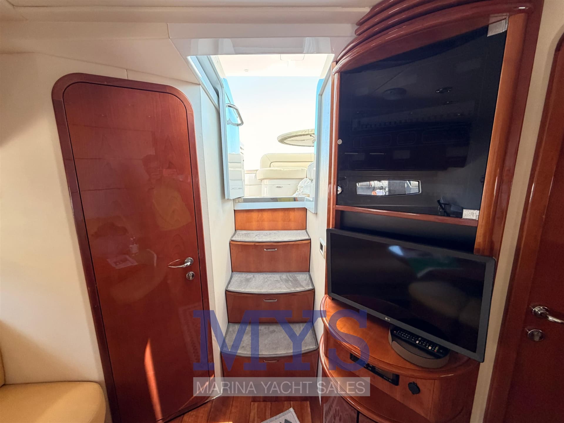 Pershing Pershing 43' used - hero image 16