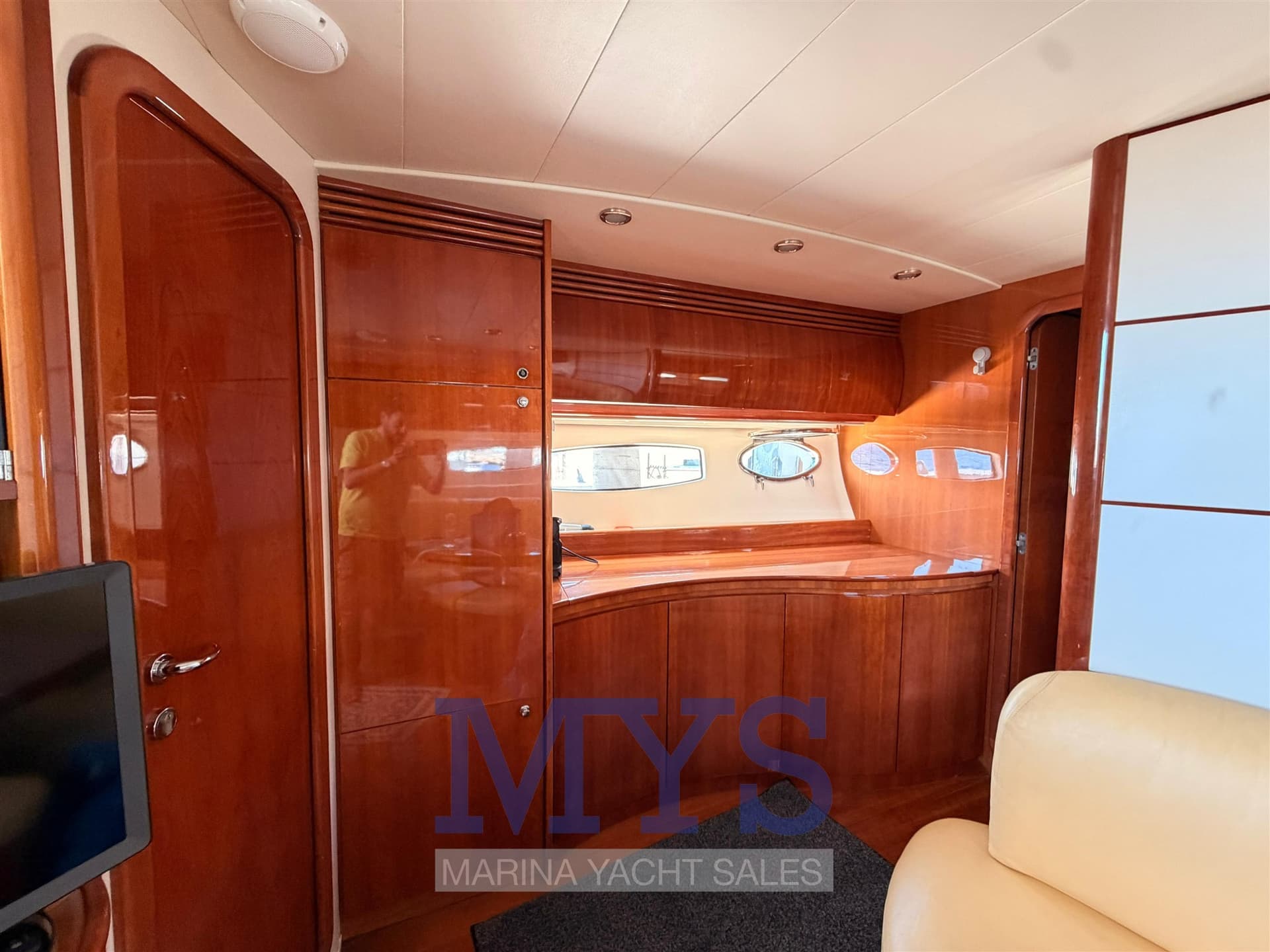 Pershing Pershing 43' used - hero image 11