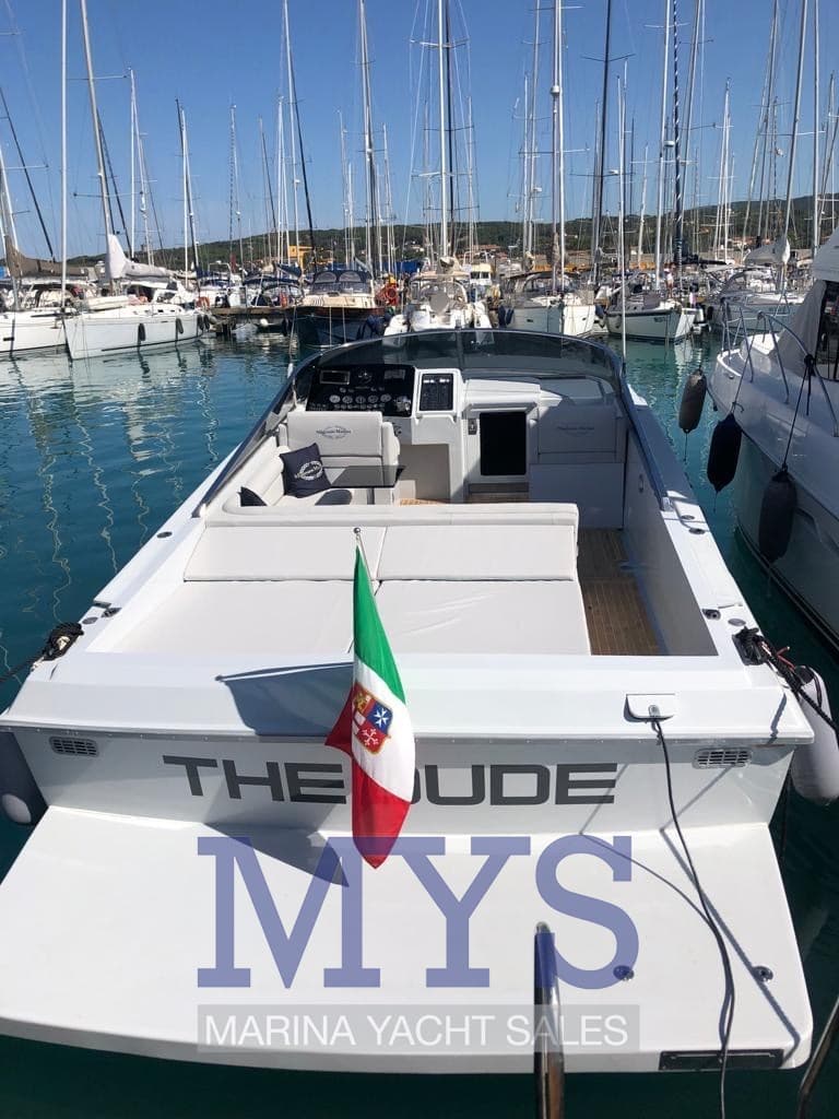 Magnum Marine Magnum 40 - Deck View Magnum Marine Magnum 40 - Deck View