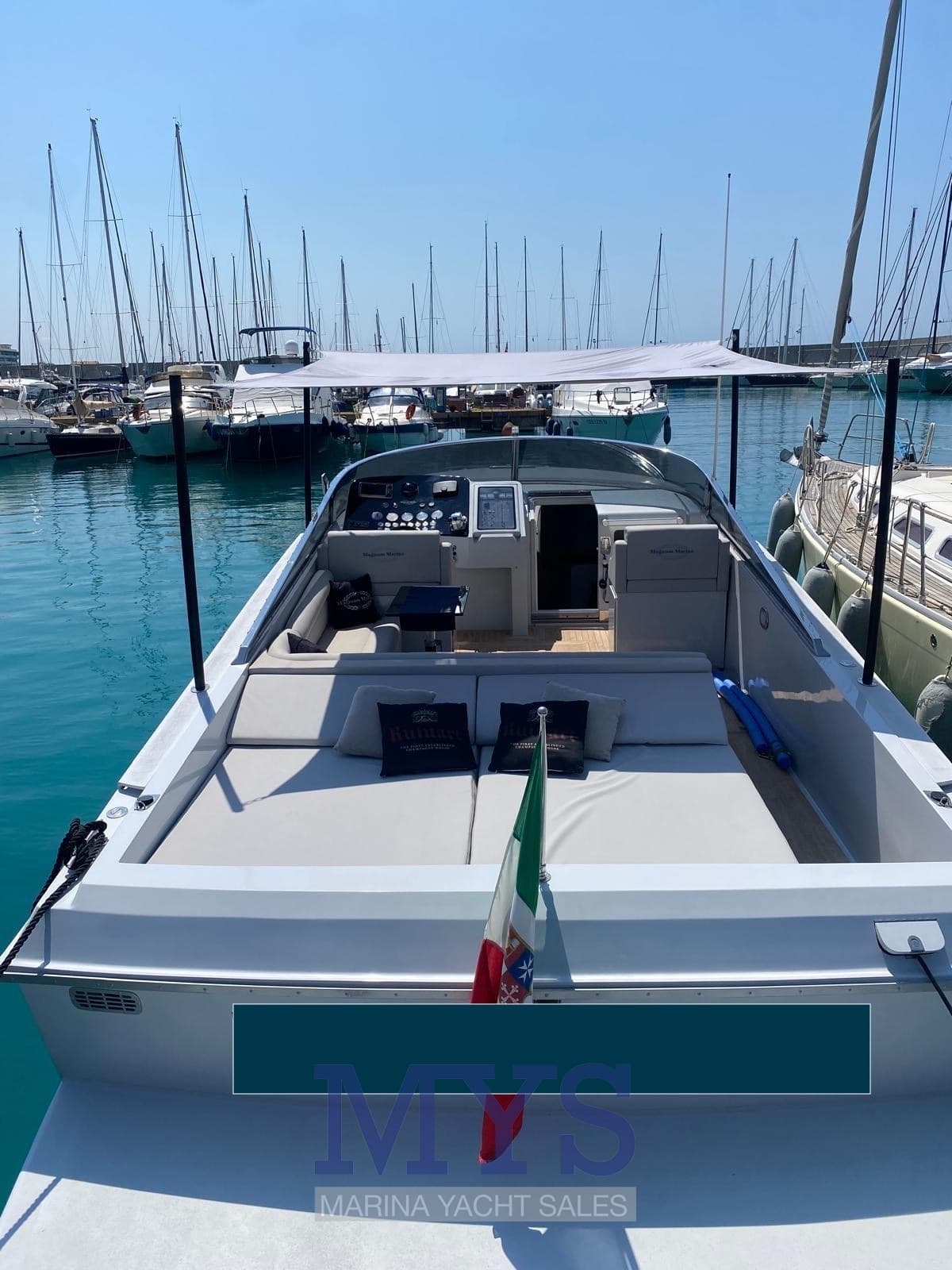 Magnum Marine Magnum 40 - Interior View Magnum Marine Magnum 40 - Interior View