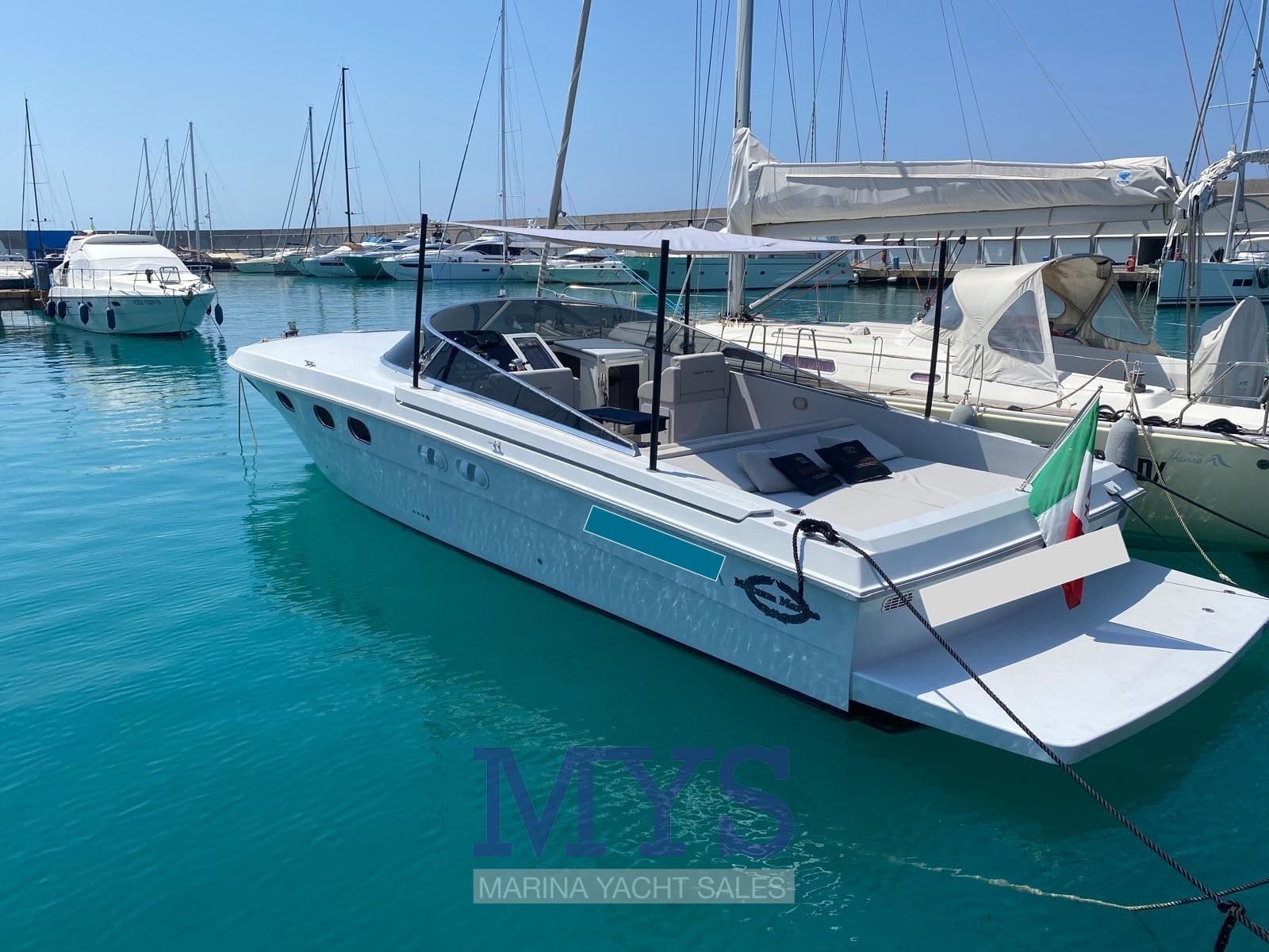 Magnum Marine Magnum 40 - Detail View 1 Magnum Marine Magnum 40 - Detail View 1