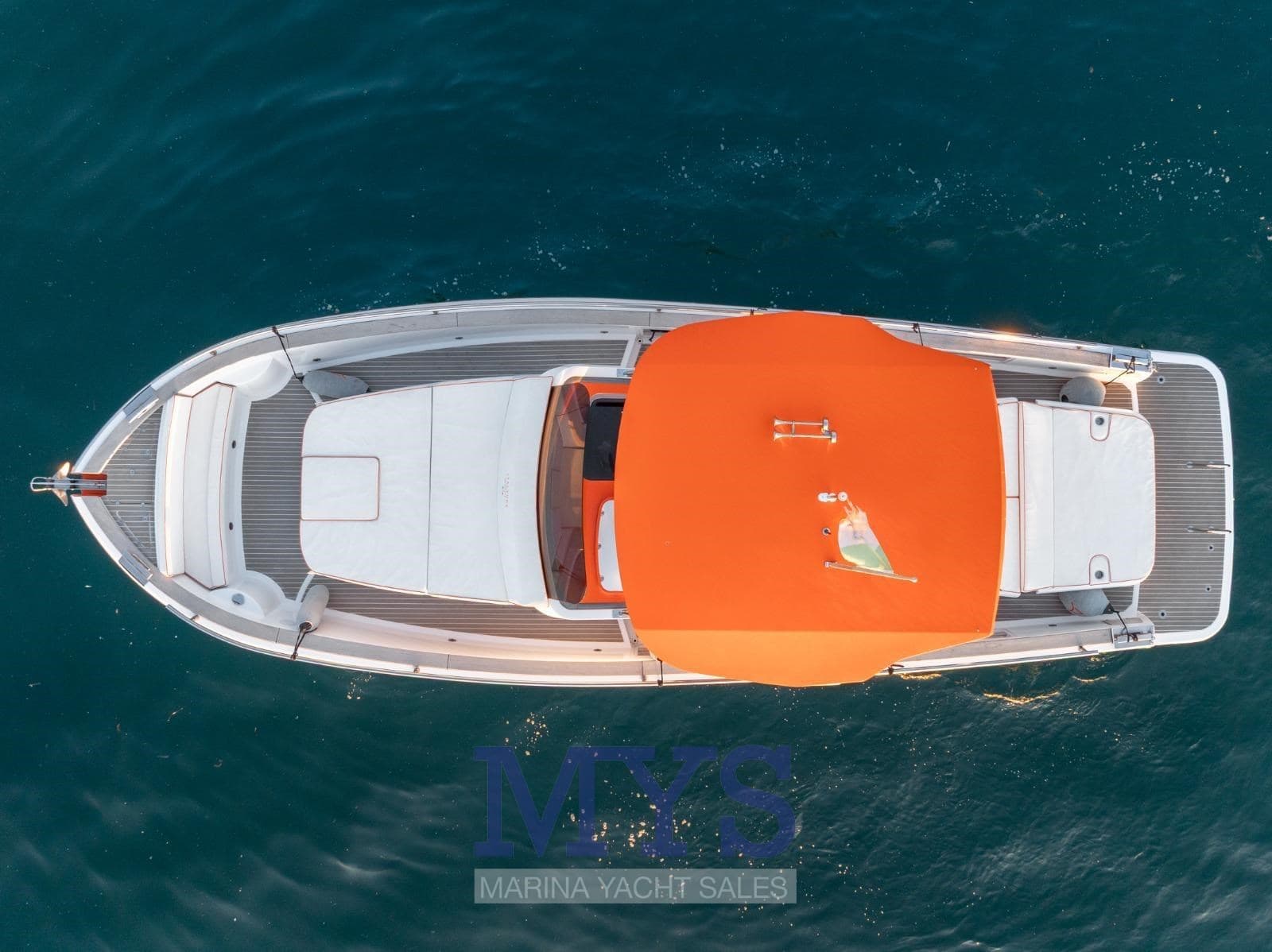 Italyure 35 - Detail View 1 Italyure 35 - Detail View 1