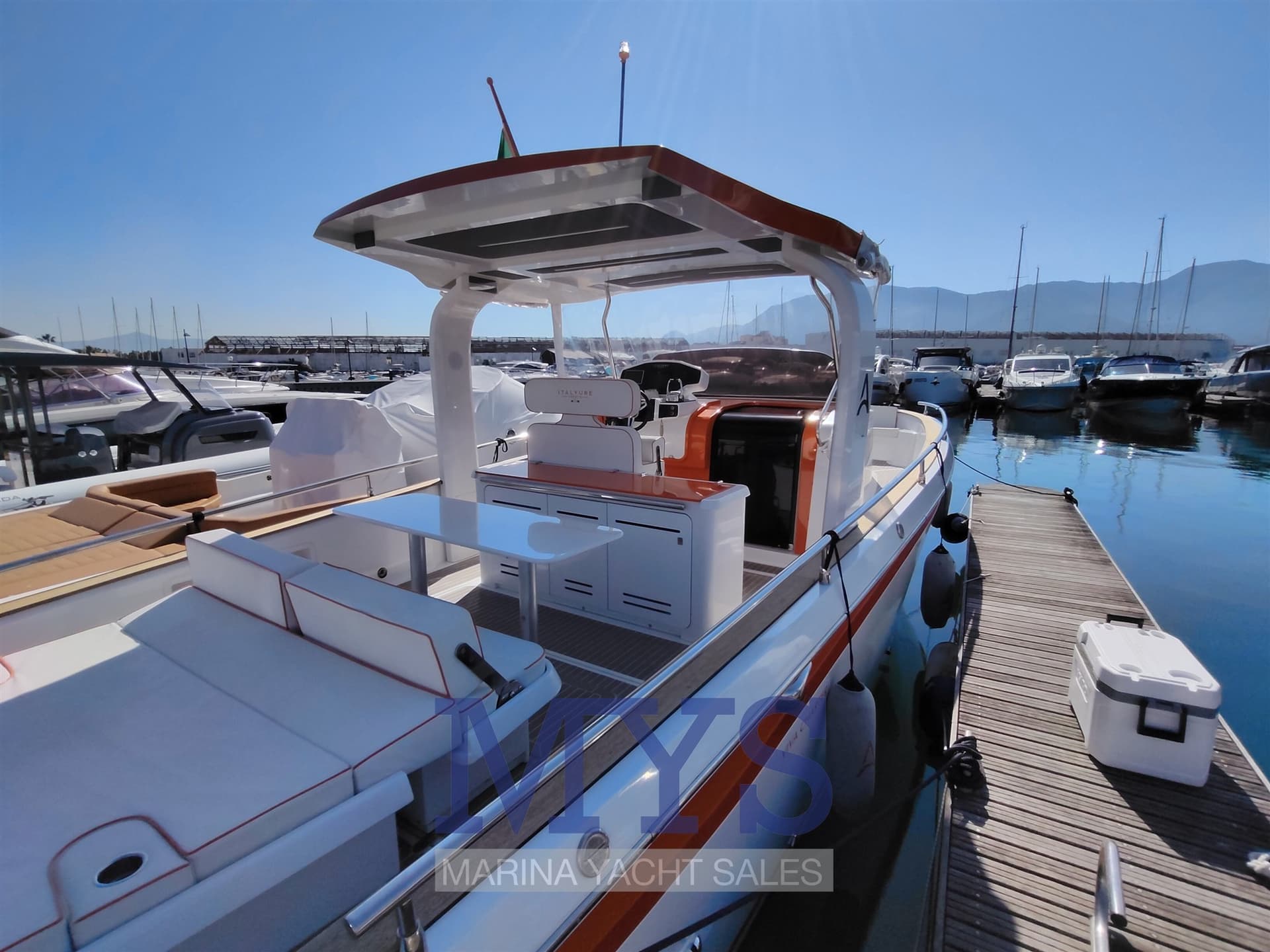 Italyure 35 - Deck View Italyure 35 - Deck View