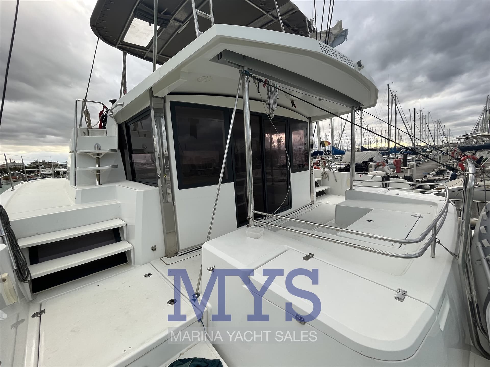 Bali 4.3 - Deck View Bali 4.3 - Deck View