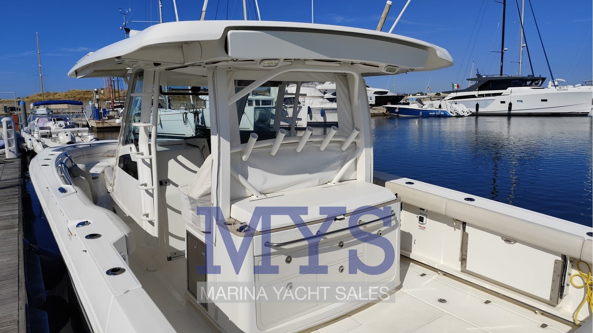 Boston Whaler 380 Outrage - Deck View Boston Whaler 380 Outrage - Deck View