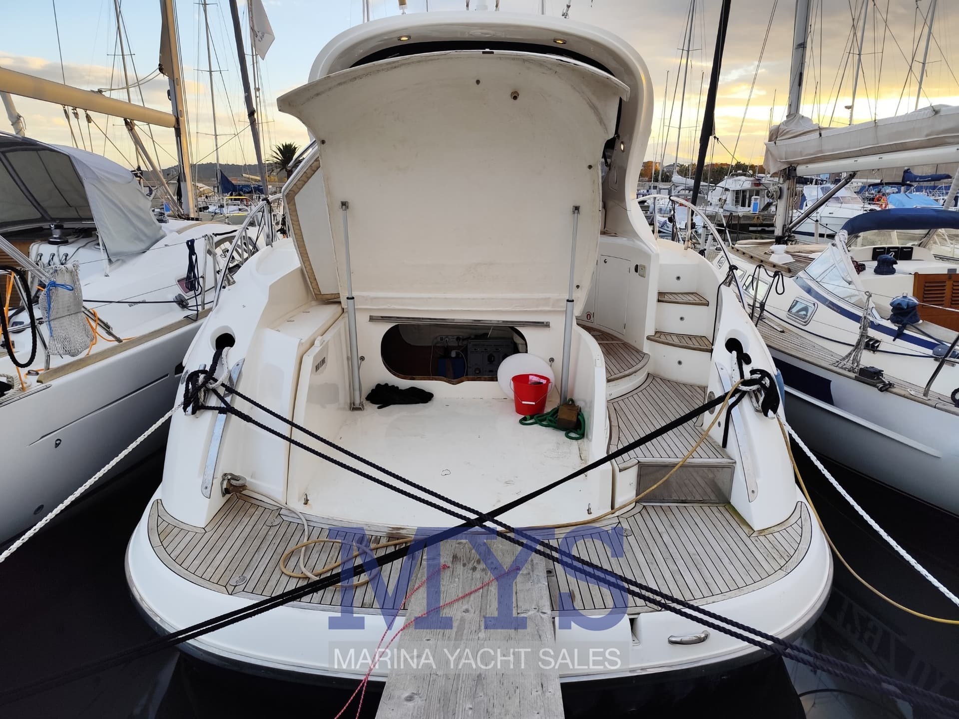 Salpa Laver 38.5 - Deck View Salpa Laver 38.5 - Deck View