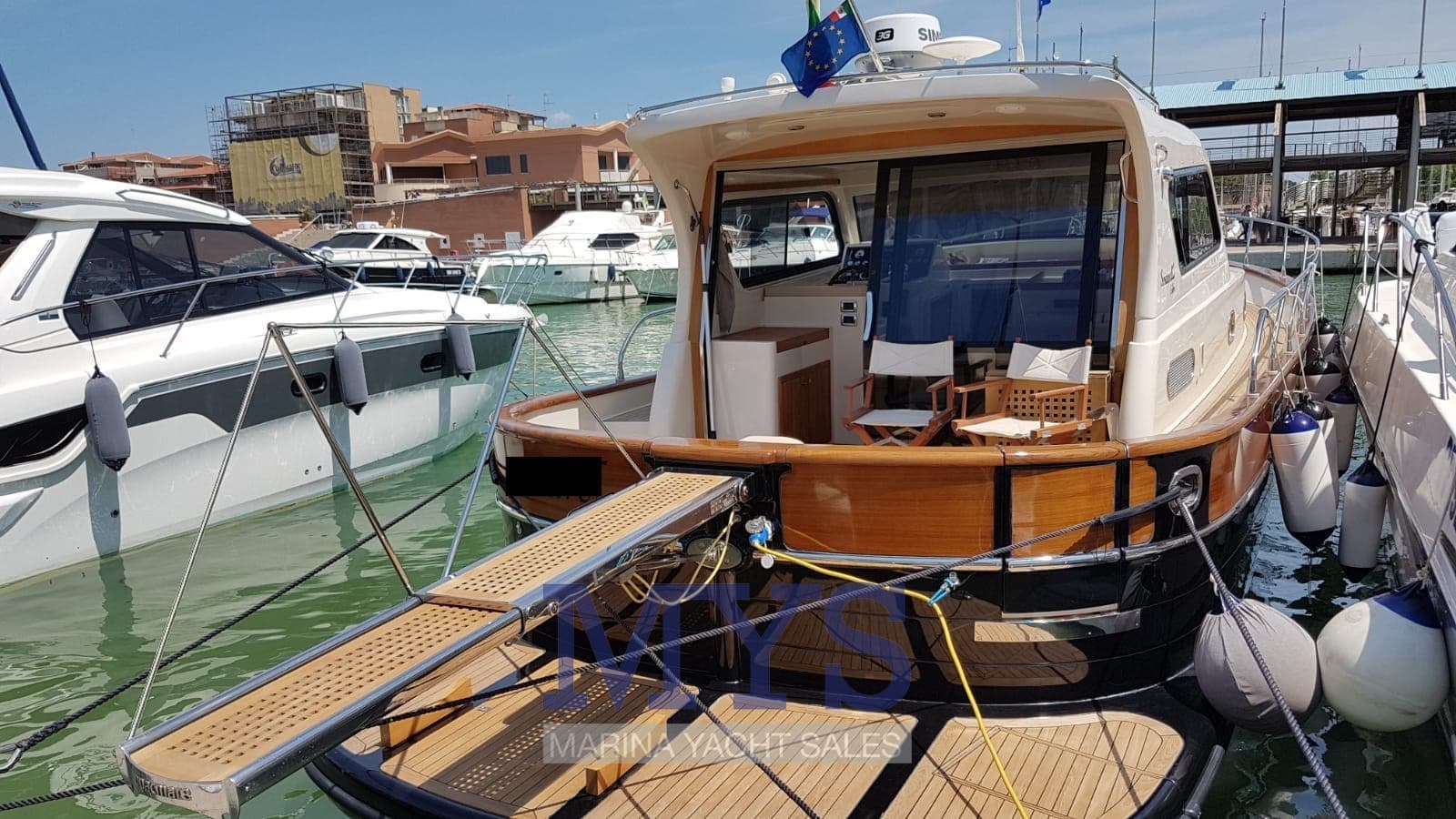 Di Donna Serapo 42 Cabin Ht - Detail View 1 Di Donna Serapo 42 Cabin Ht - Detail View 1