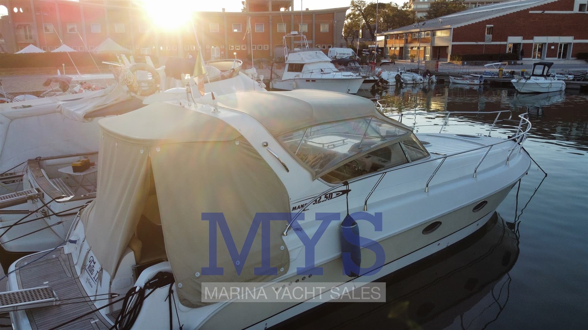 Manò Marine 32.50 - Interior View Manò Marine 32.50 - Interior View