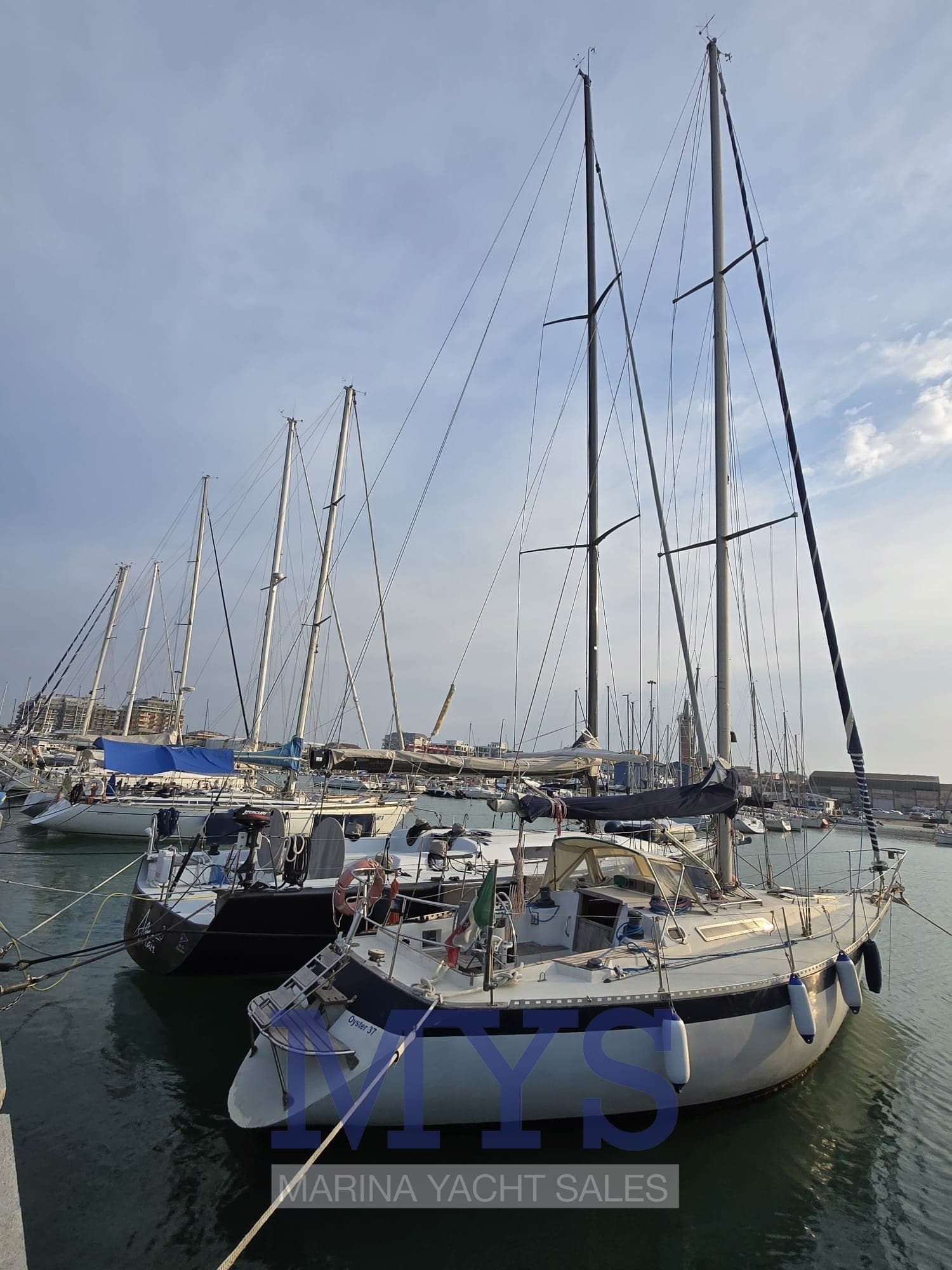 Oyster Heritage 37' - Deck View Oyster Heritage 37' - Deck View