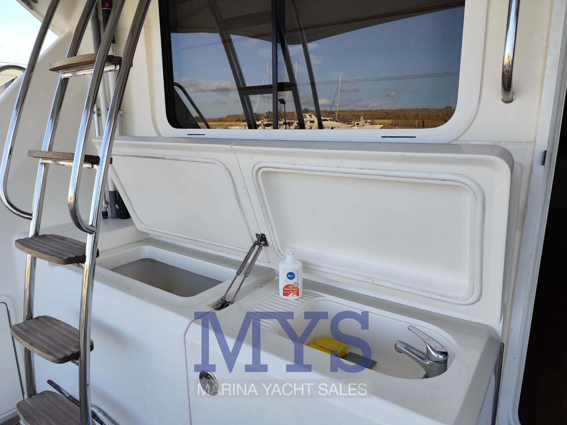 Riviera Marine 47 Flybridge usato - foto hero 8